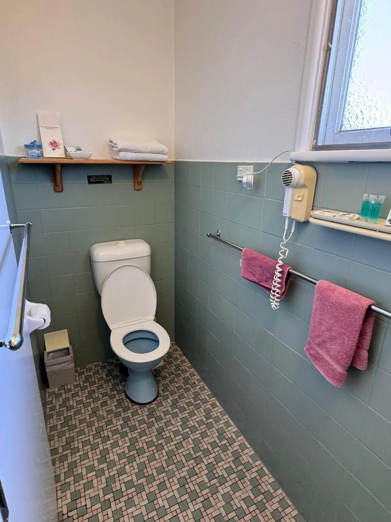 ALPINE COUNTRY MOTEL plus FREE COFFEE