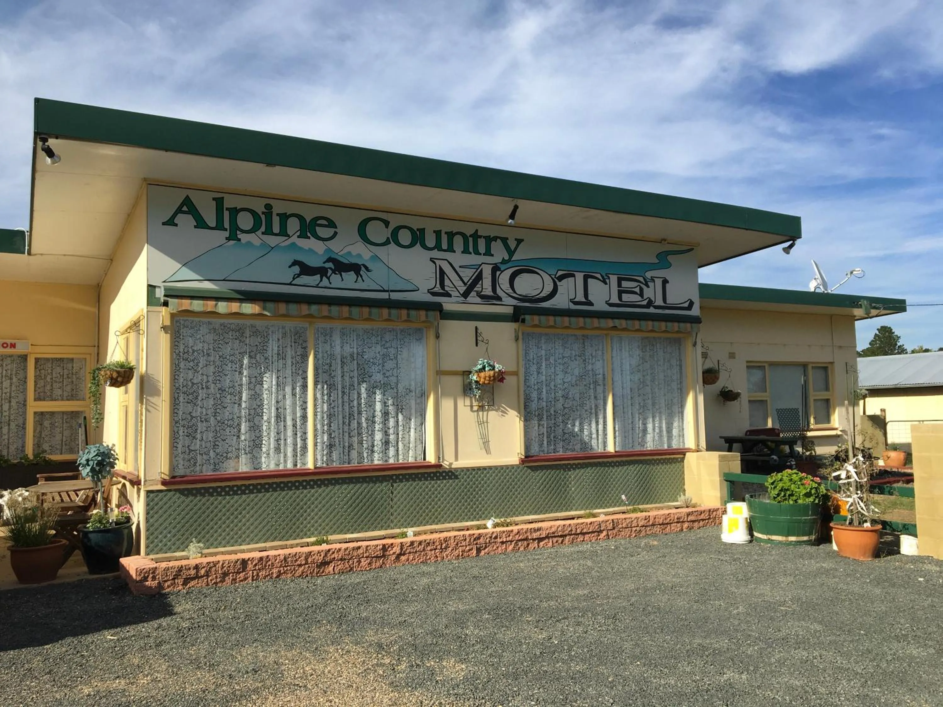 ALPINE COUNTRY MOTEL plus FREE COFFEE
