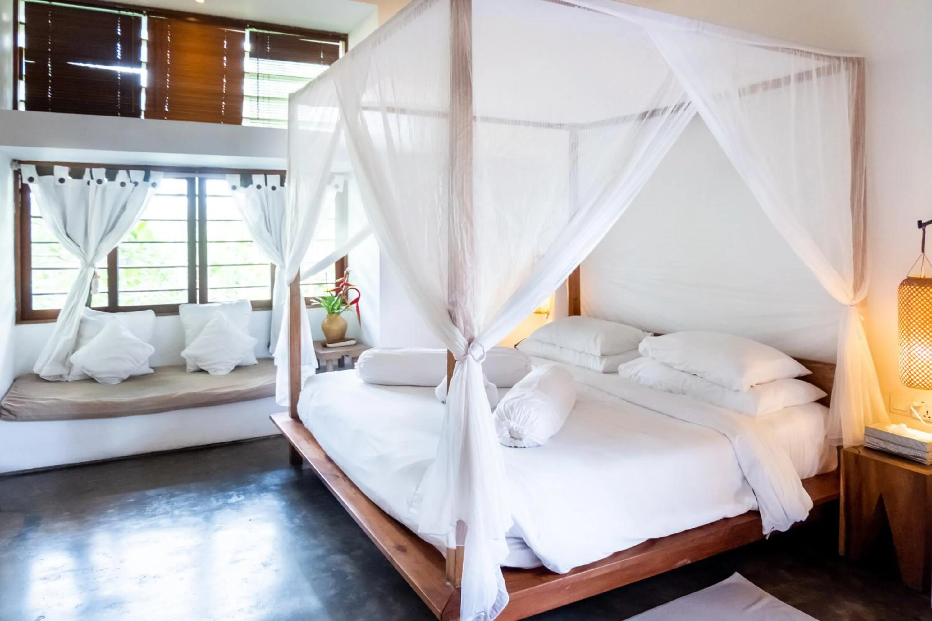 Bed in De Ubud Villas & Spa