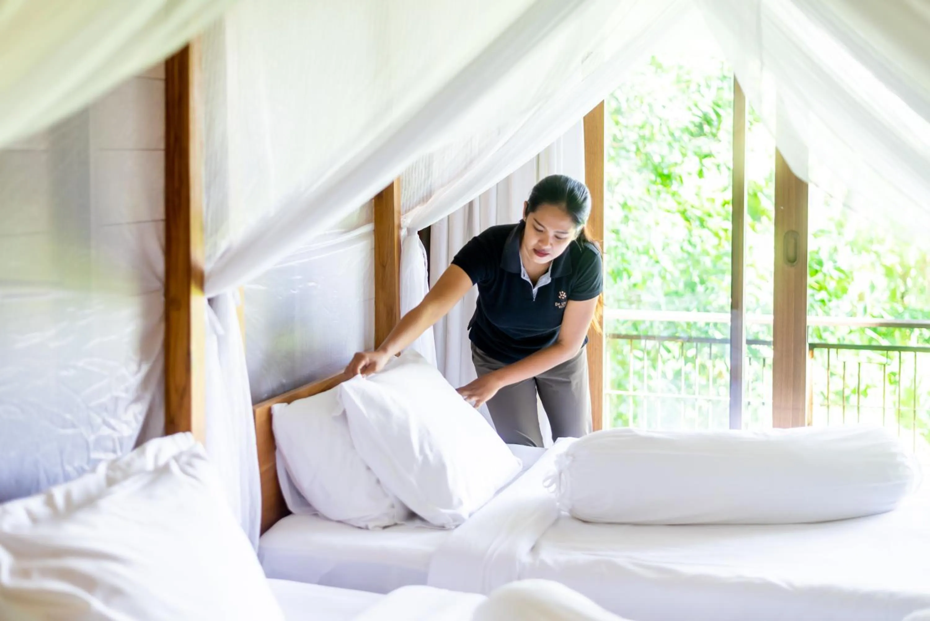 Bed in De Ubud Villas & Spa
