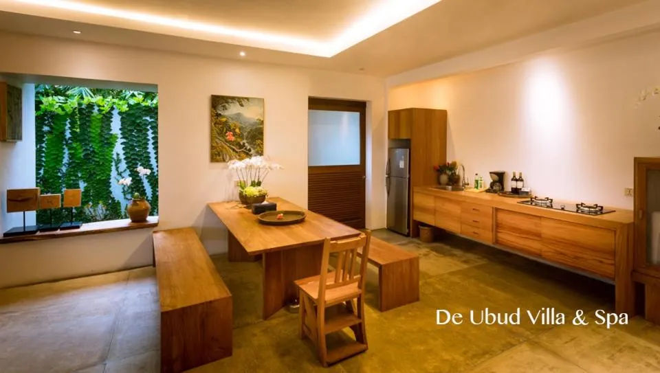 Kitchen or kitchenette in De Ubud Villas & Spa