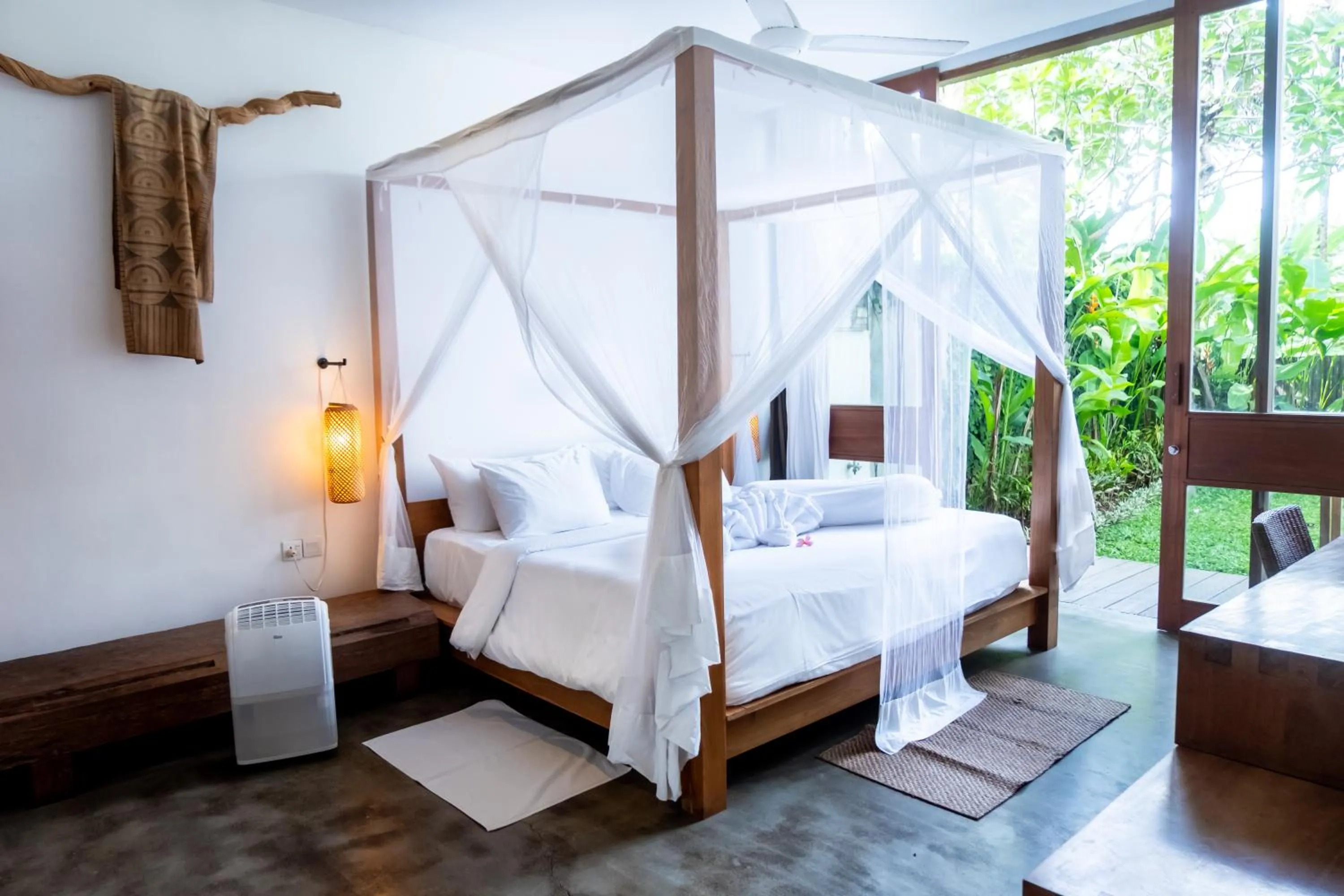 Bed in De Ubud Villas & Spa