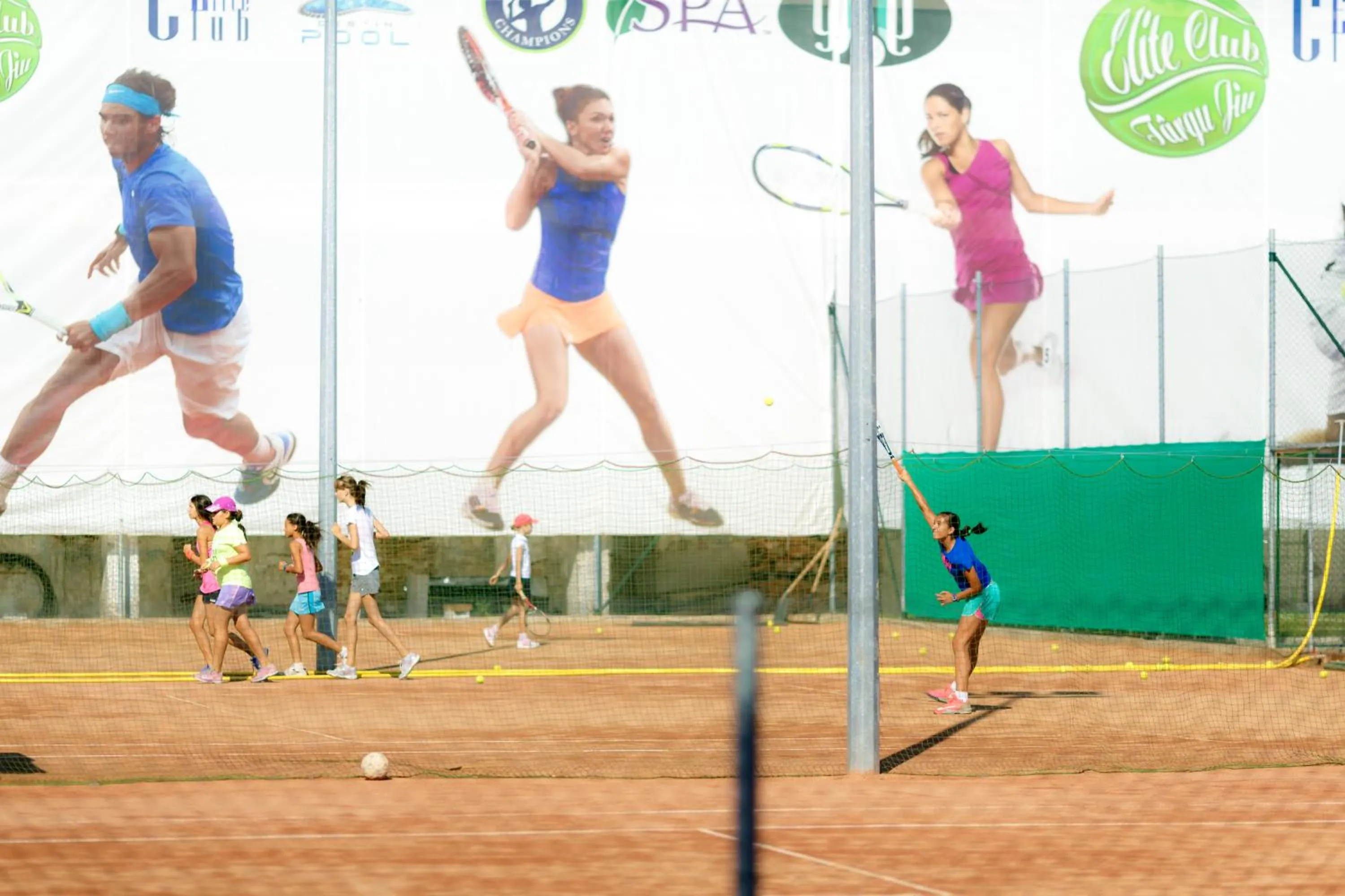 Tennis court in YMY HOTELS Târgu Jiu