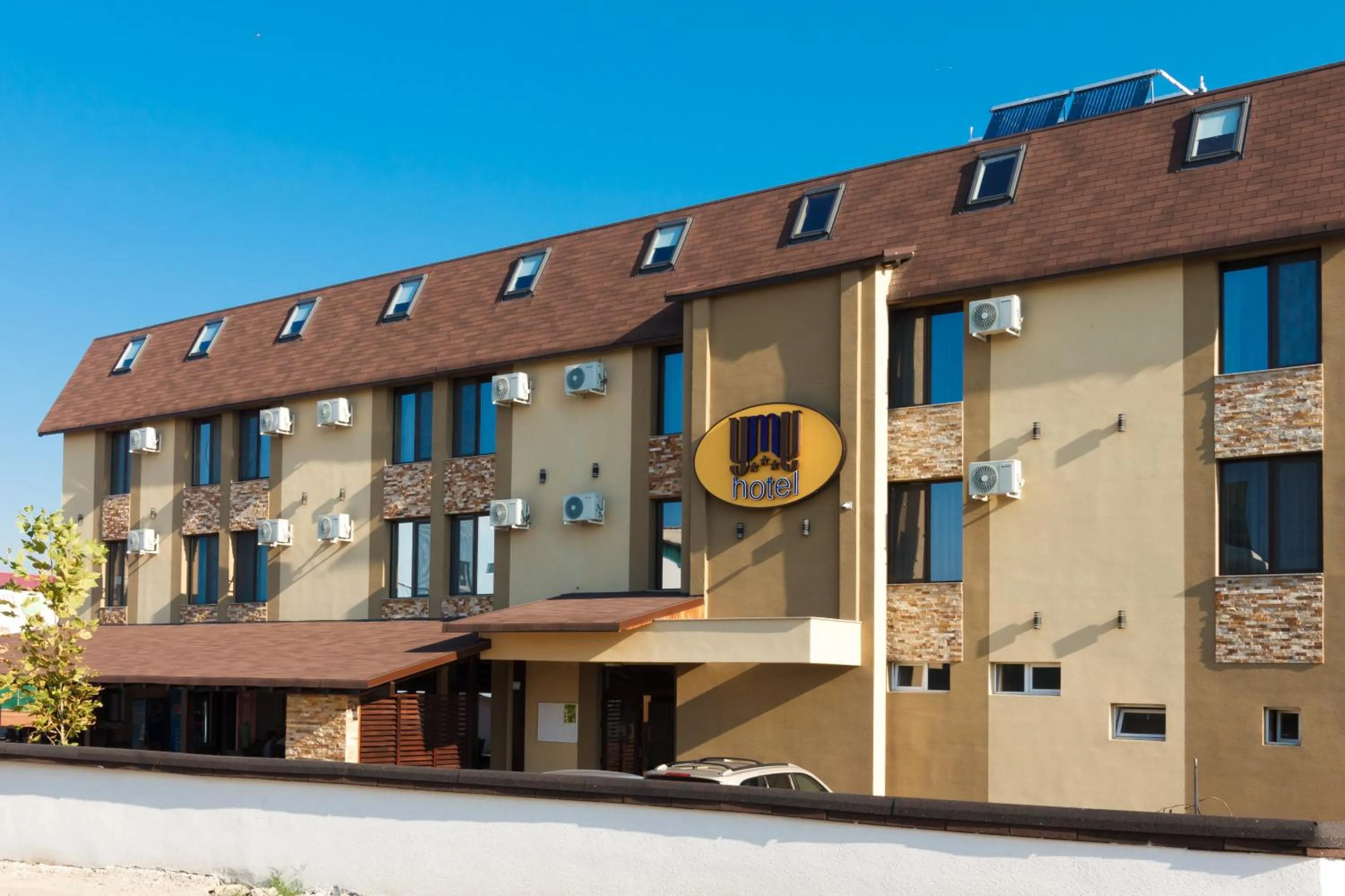 Facade/entrance in YMY HOTELS Târgu Jiu