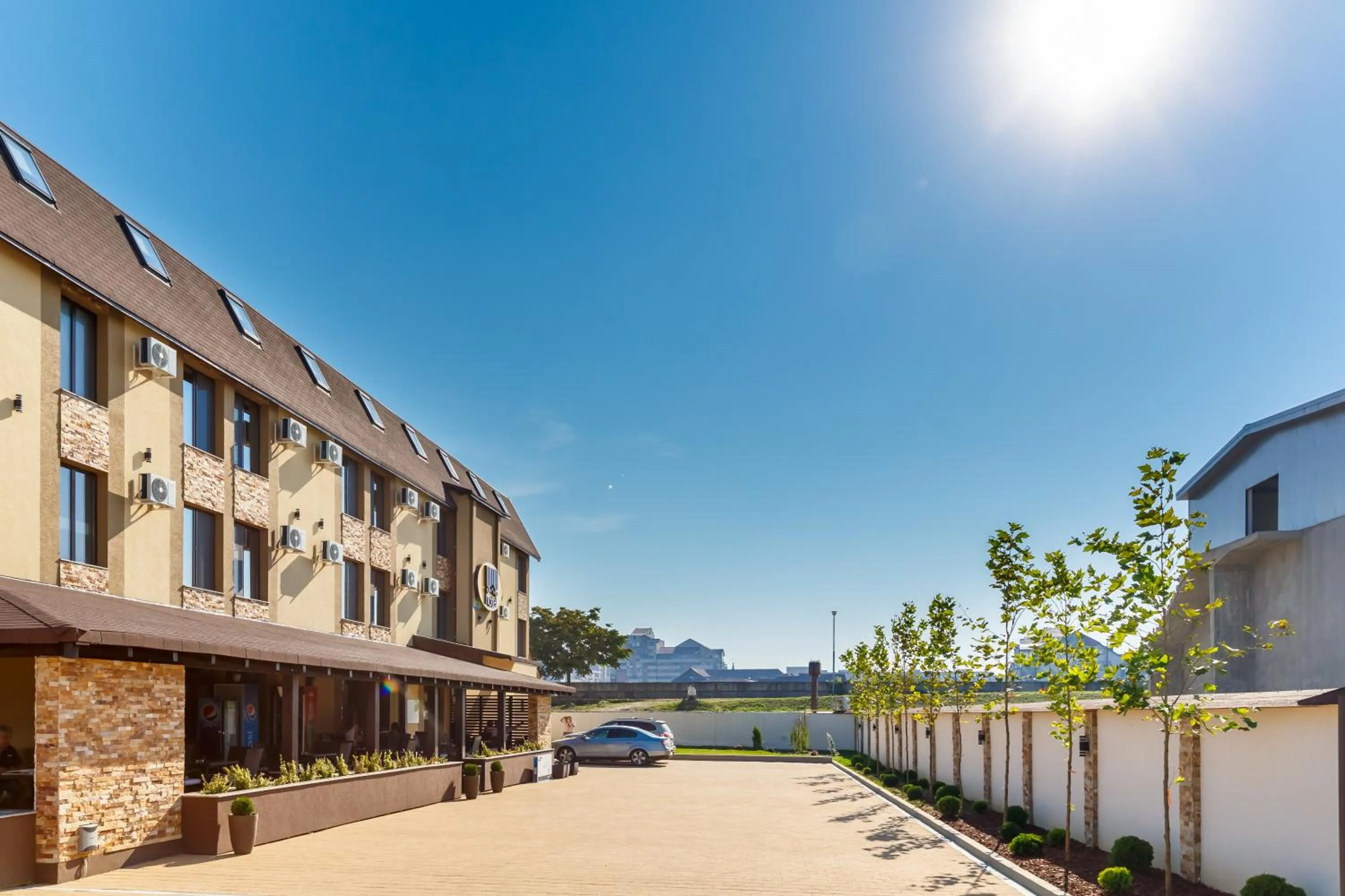 Facade/entrance in YMY HOTELS Târgu Jiu