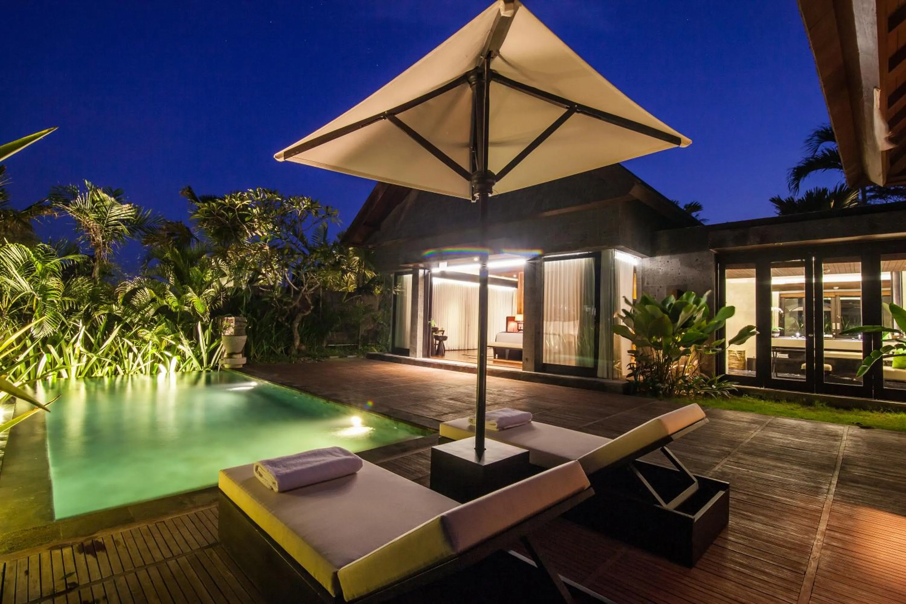 Night in Sanctoo Suites & Villas
