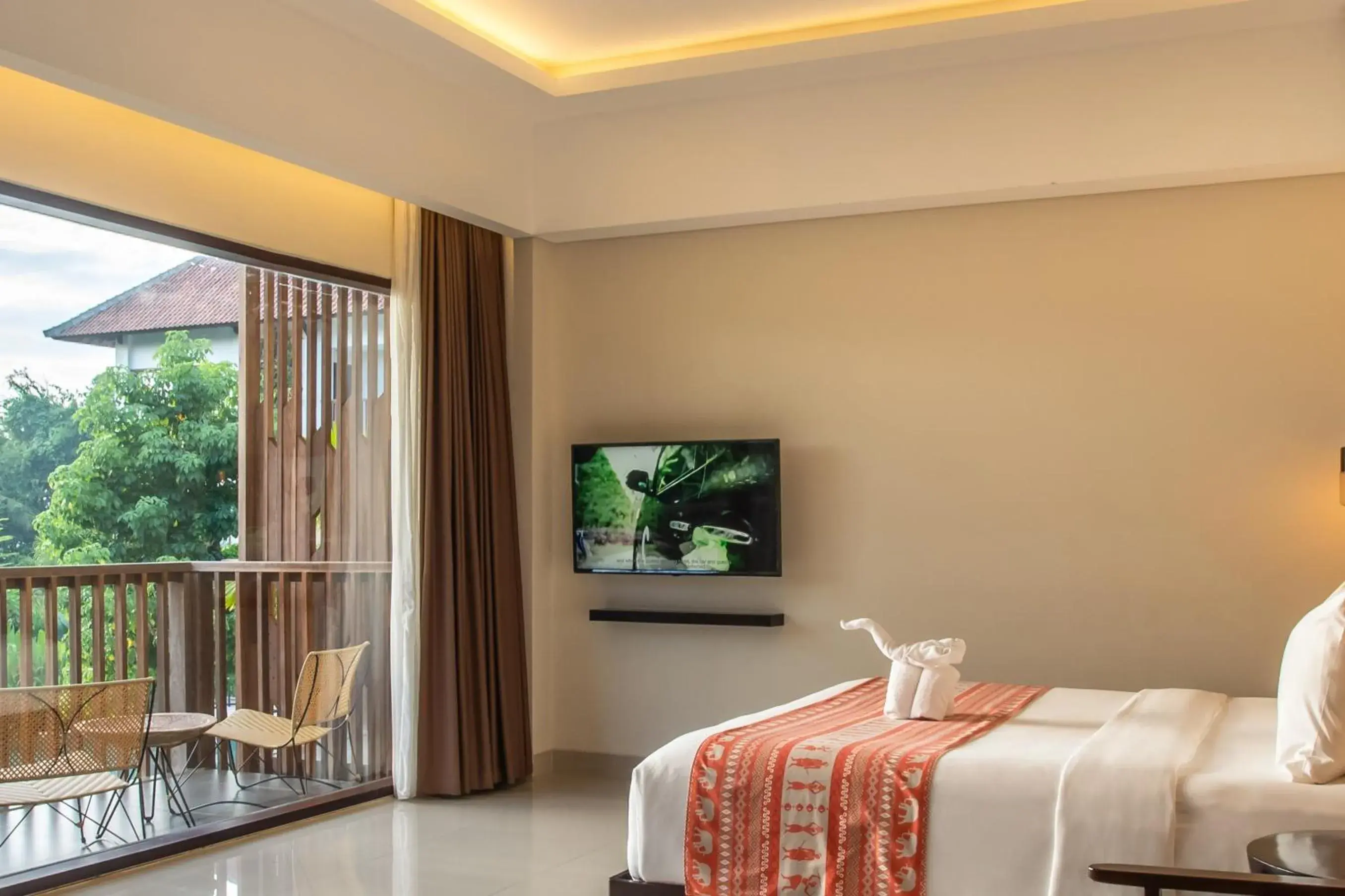 TV and multimedia, Bed in Sanctoo Suites & Villas TV and multimedia, Bed in Sanctoo Suites & Villas