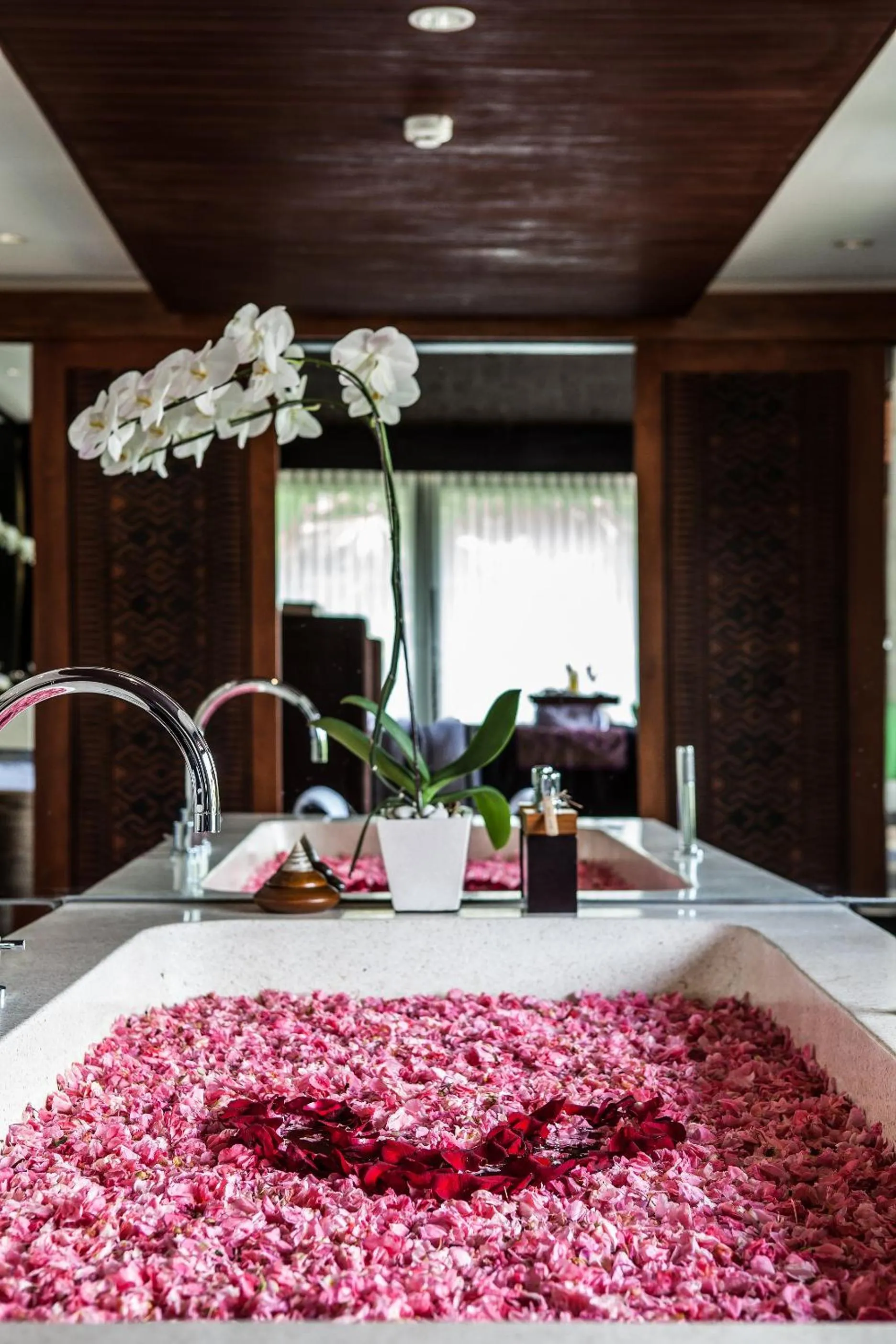 Bathroom in Sanctoo Suites & Villas