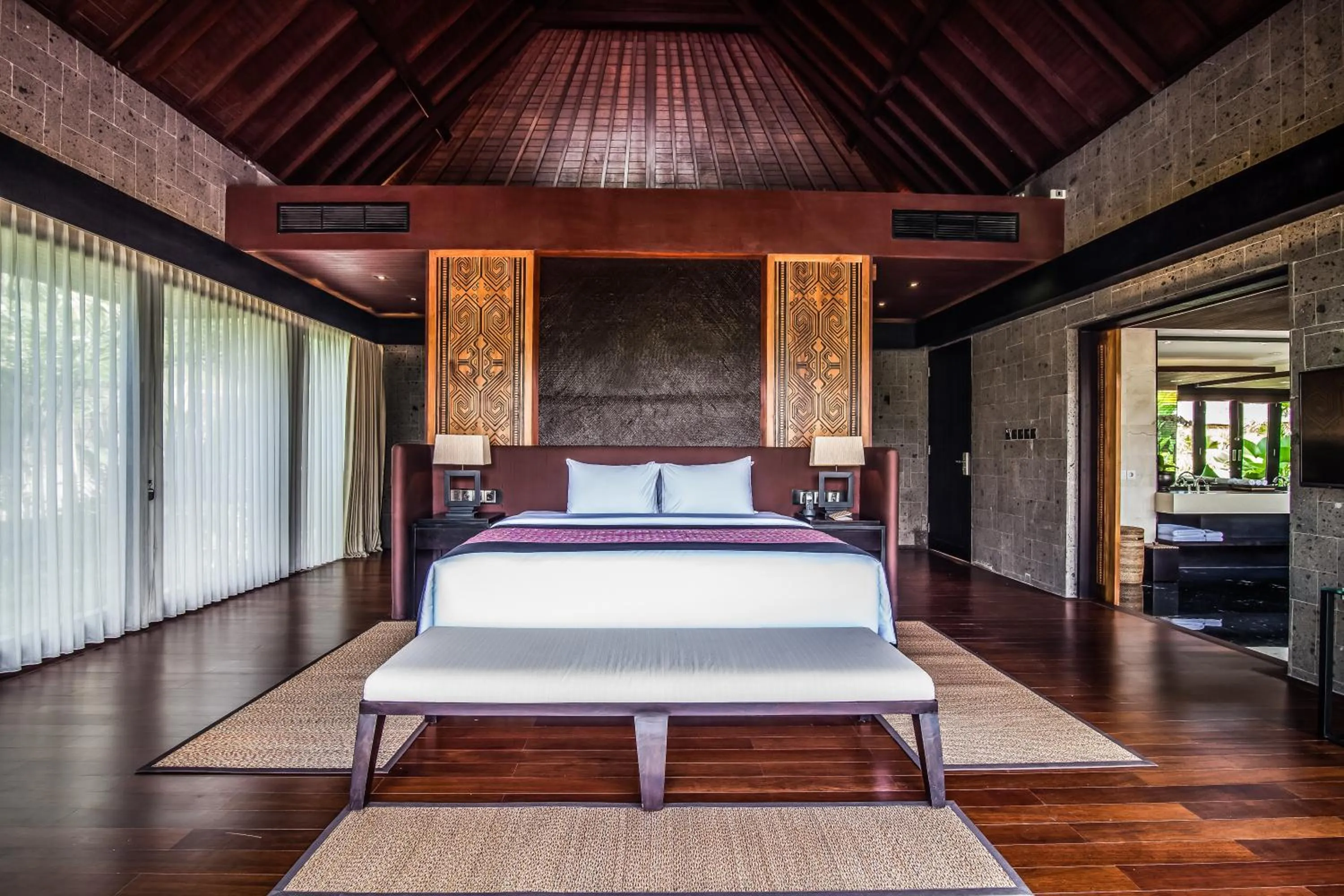 Bed in Sanctoo Suites & Villas