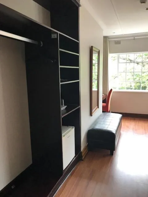 Living room, Bed in Valley Lodge