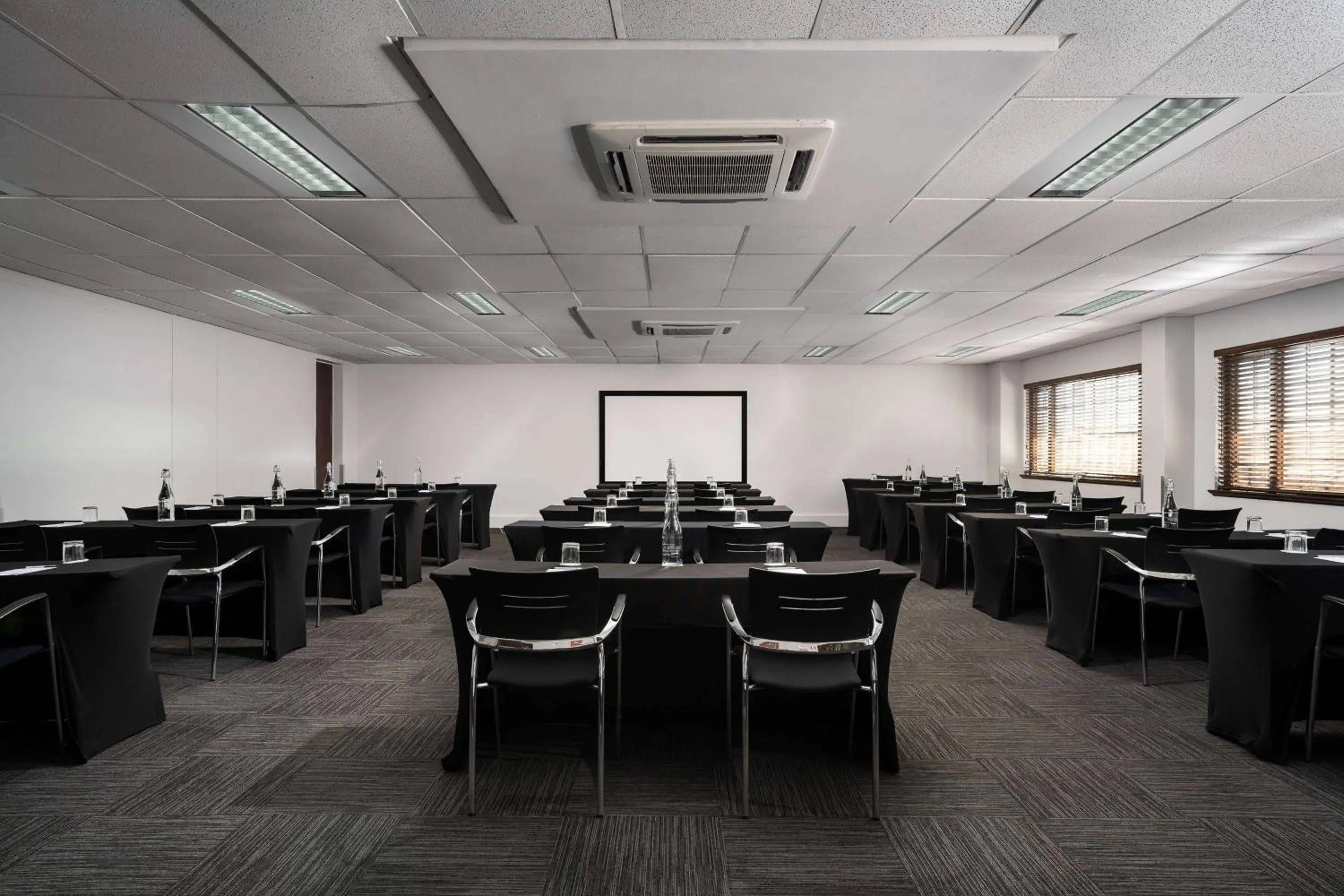 Meeting/conference room in Protea Hotel by Marriott Johannesburg Wanderers