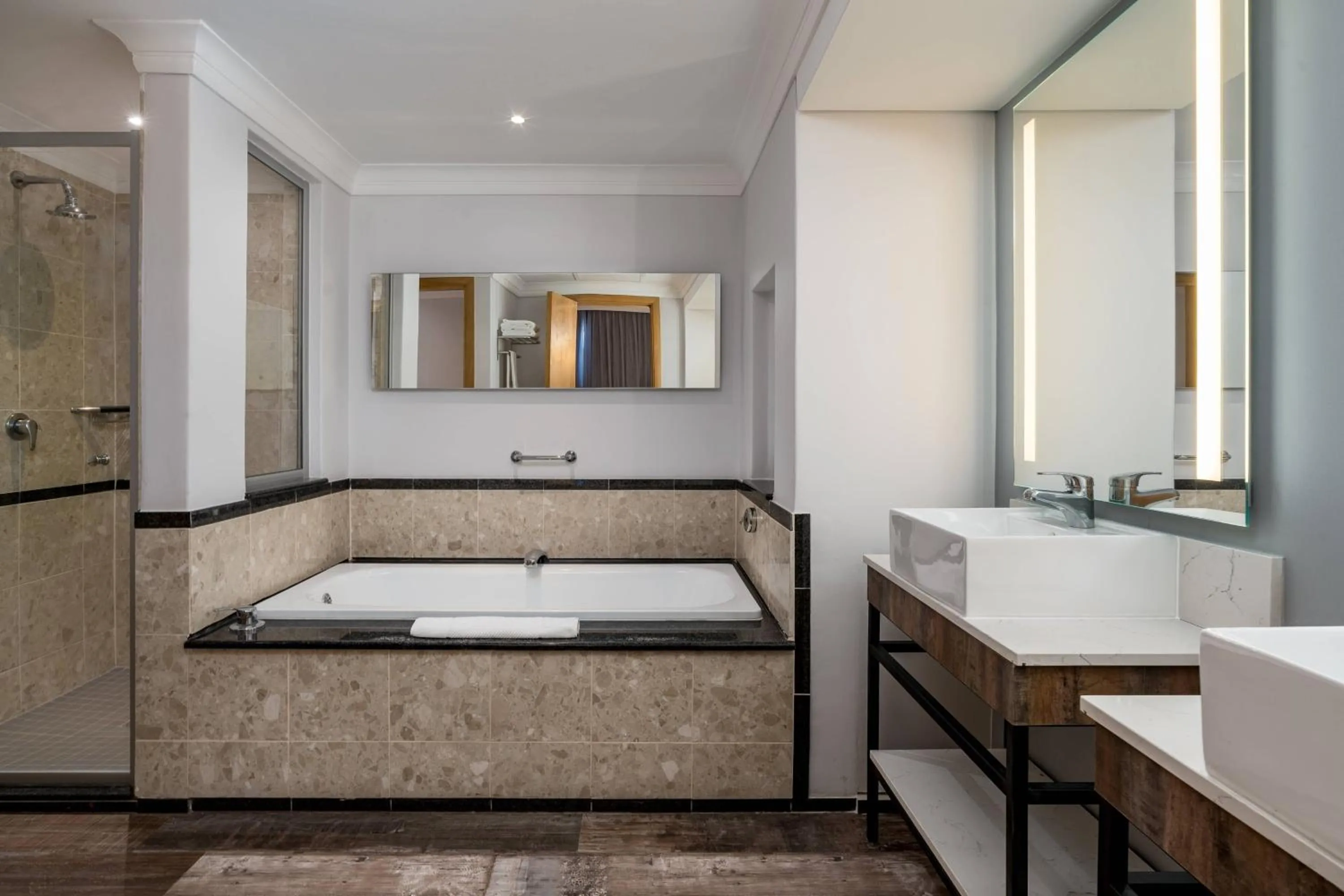 Bathroom, Bed in Protea Hotel by Marriott Johannesburg Wanderers