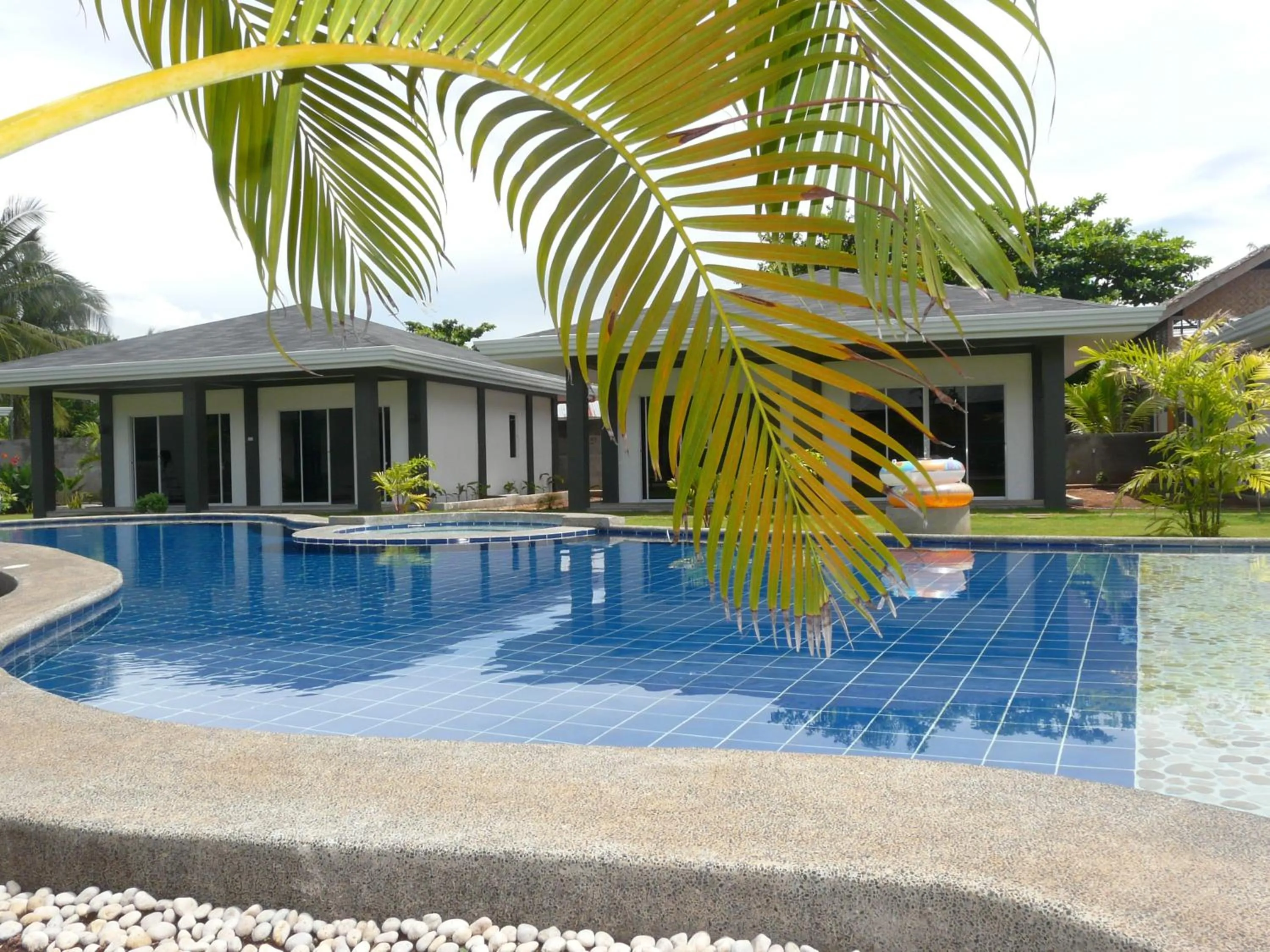 Area and facilities in Alona Royal Palm Resort