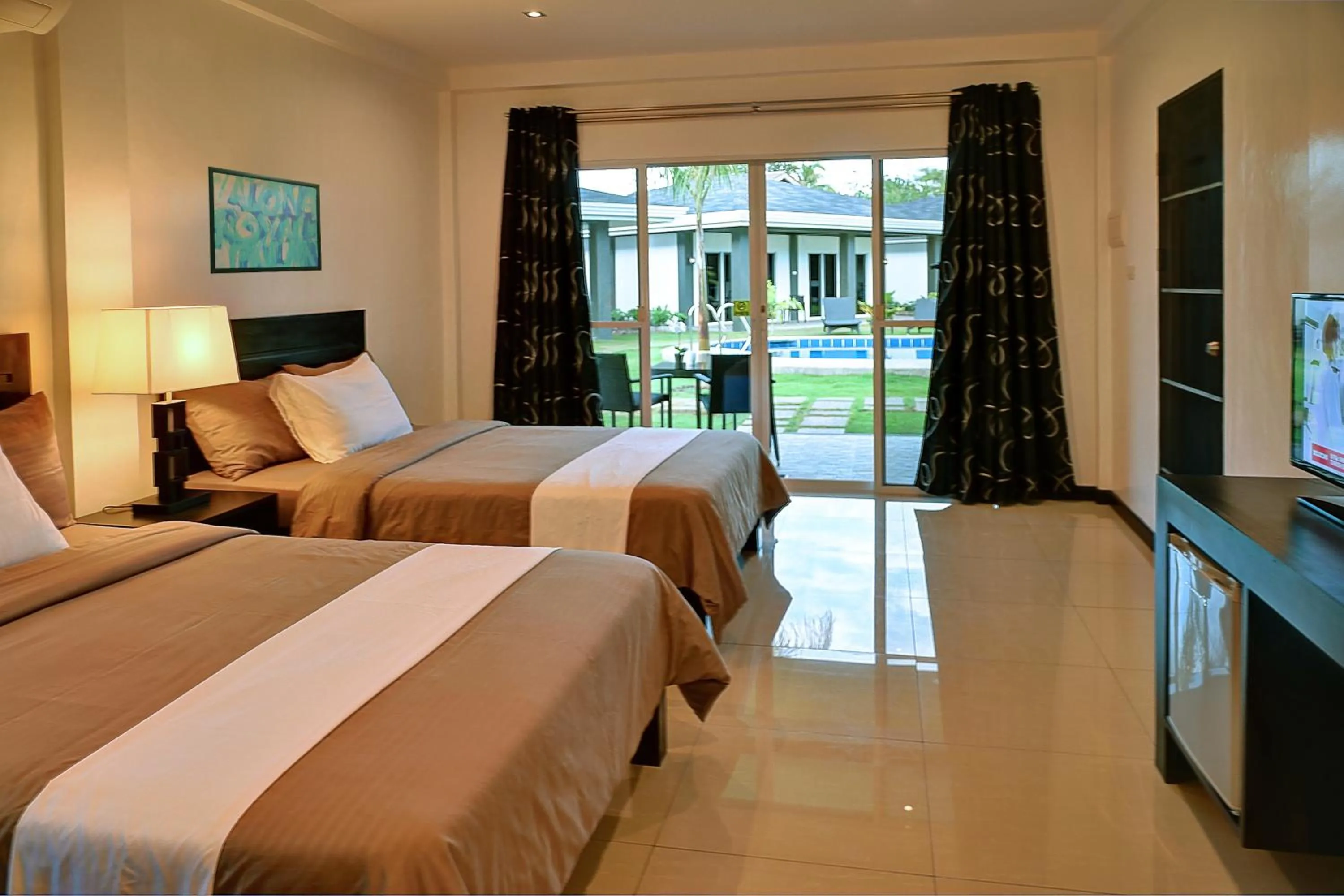 Photo of the whole room, Bed in Alona Royal Palm Resort
