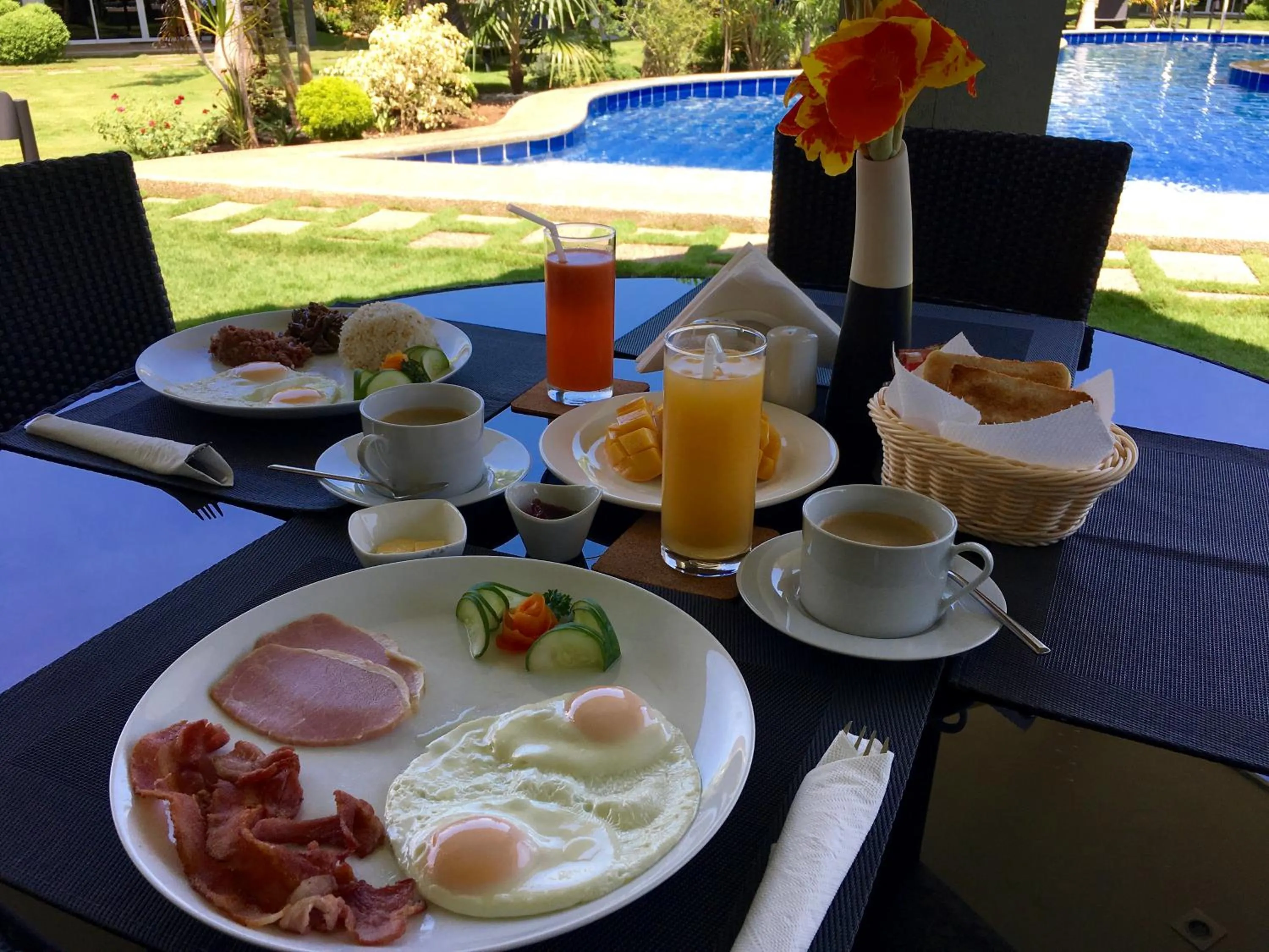 Breakfast in Alona Royal Palm Resort