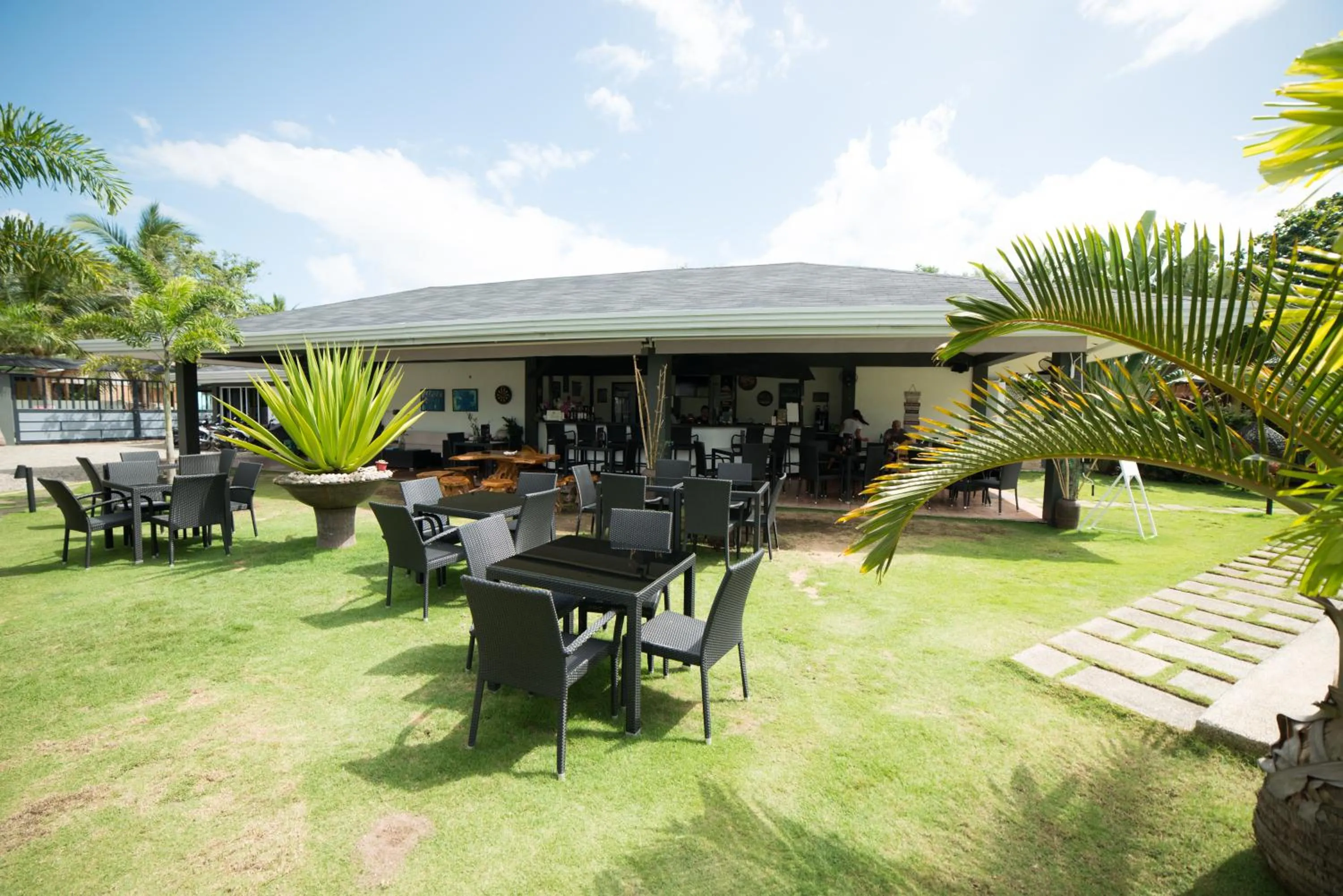 Restaurant/places to eat in Alona Royal Palm Resort