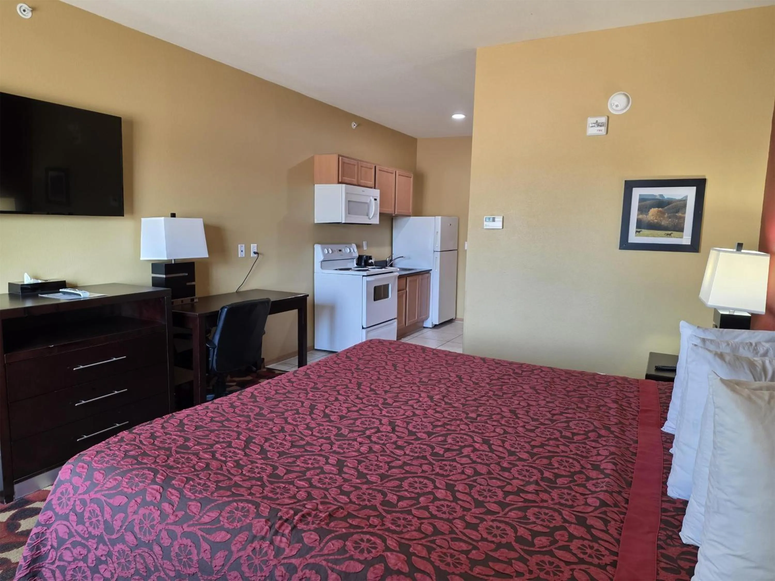 Bedroom, Bed in SureStay Studio By Best Western El Dorado