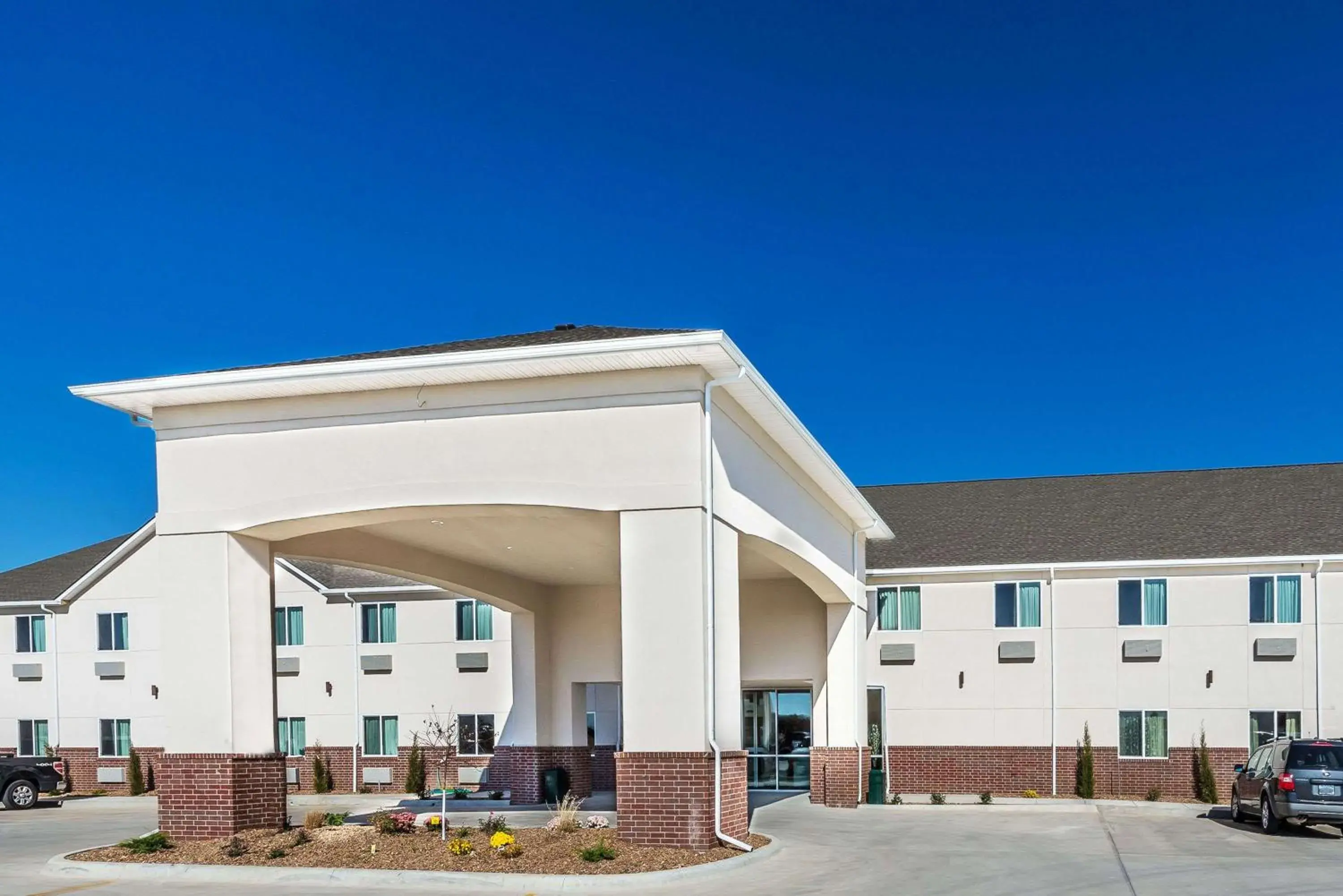Property building in Days Inn & Suites by Wyndham El Dorado Property building in Days Inn & Suites by Wyndham El Dorado