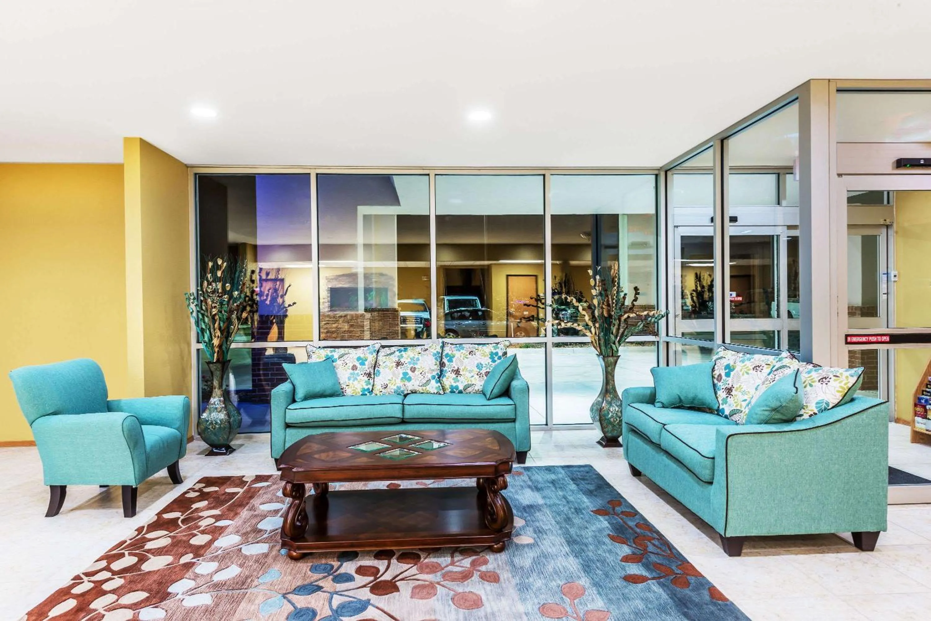 Lobby or reception in Days Inn & Suites by Wyndham El Dorado