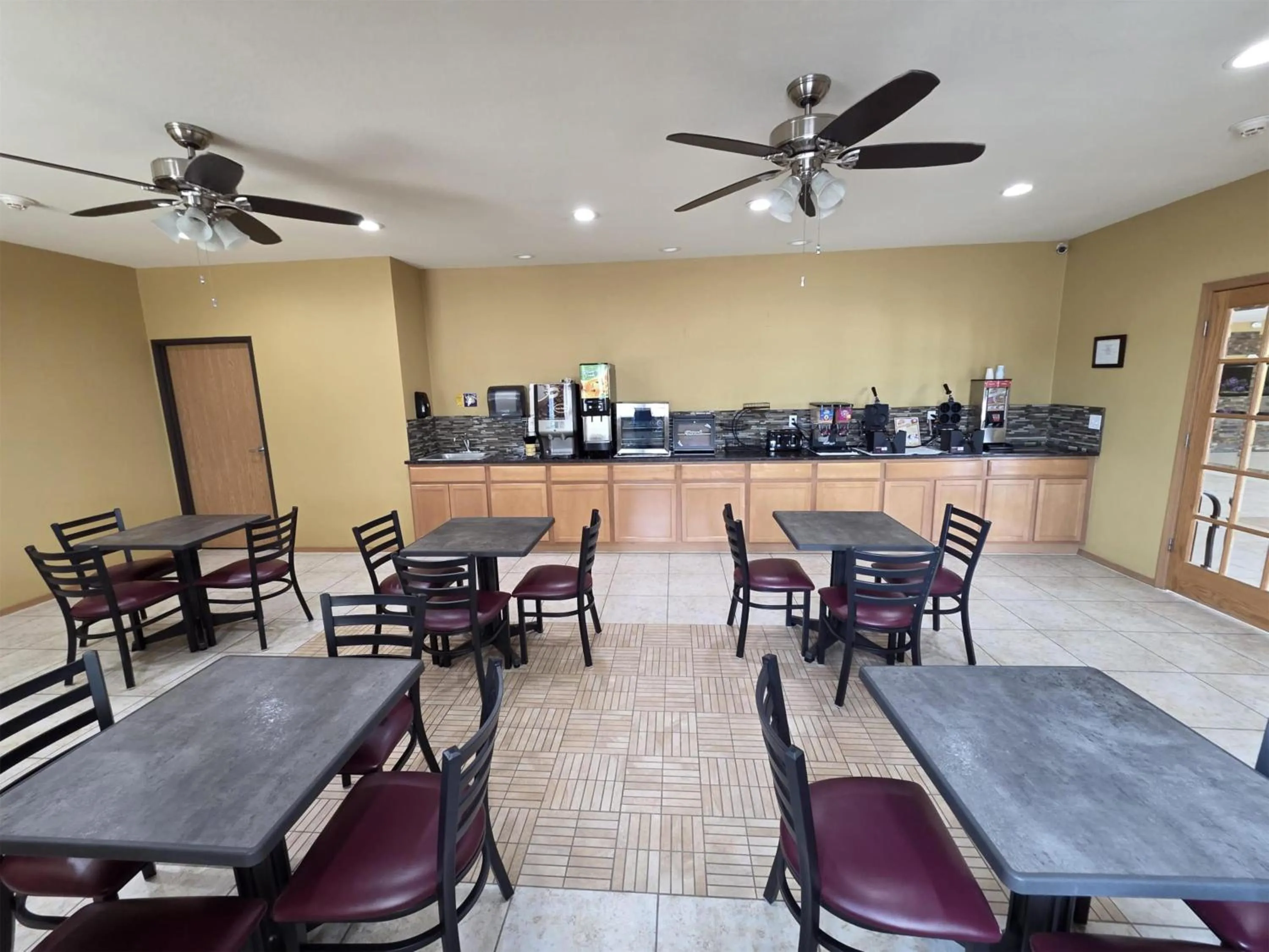 Breakfast in SureStay Studio By Best Western El Dorado