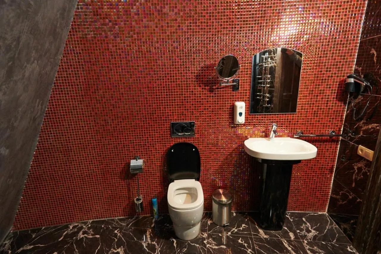 Toilet in Charivna Taistra