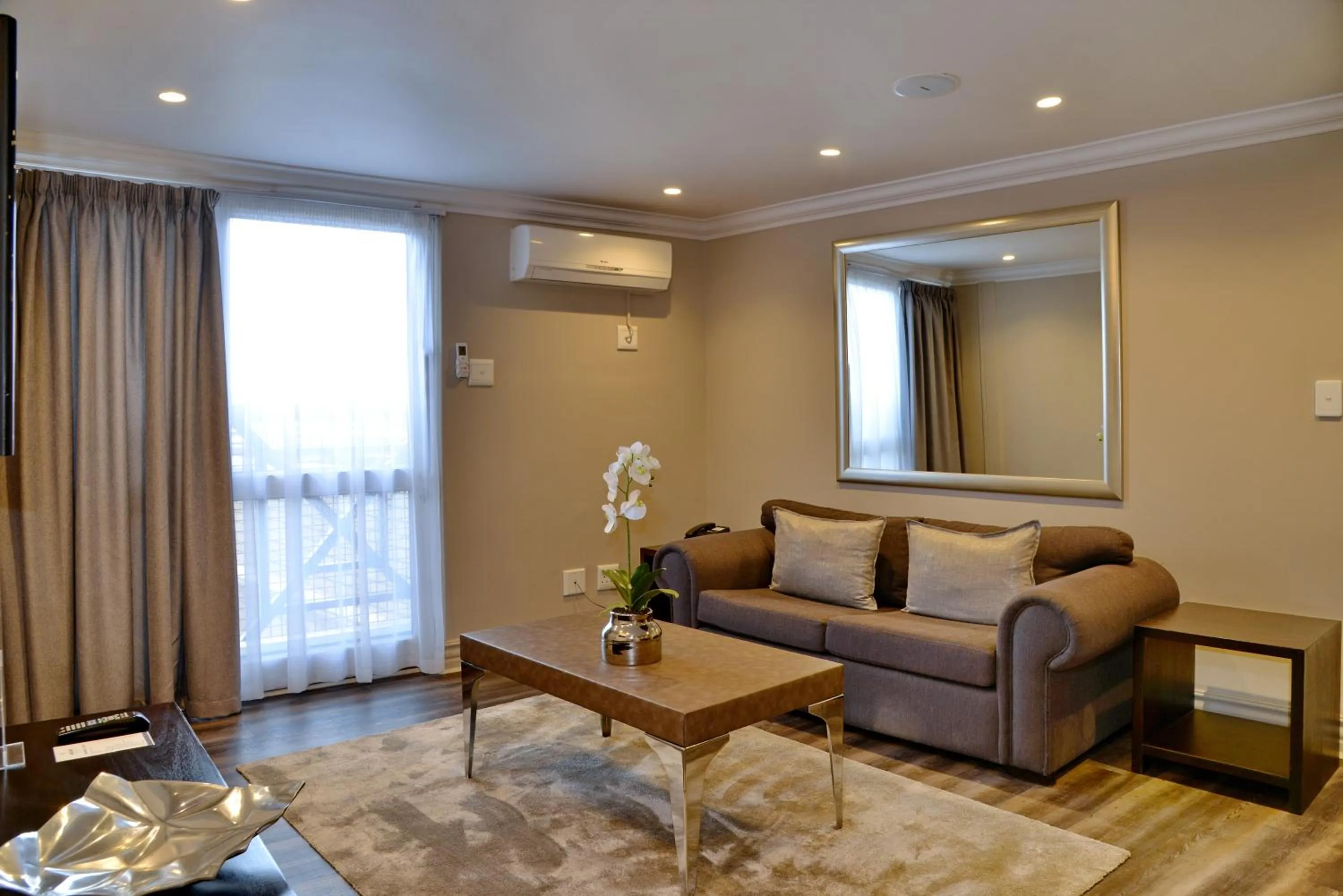 TV and multimedia in ANEW Hotel Centurion Pretoria