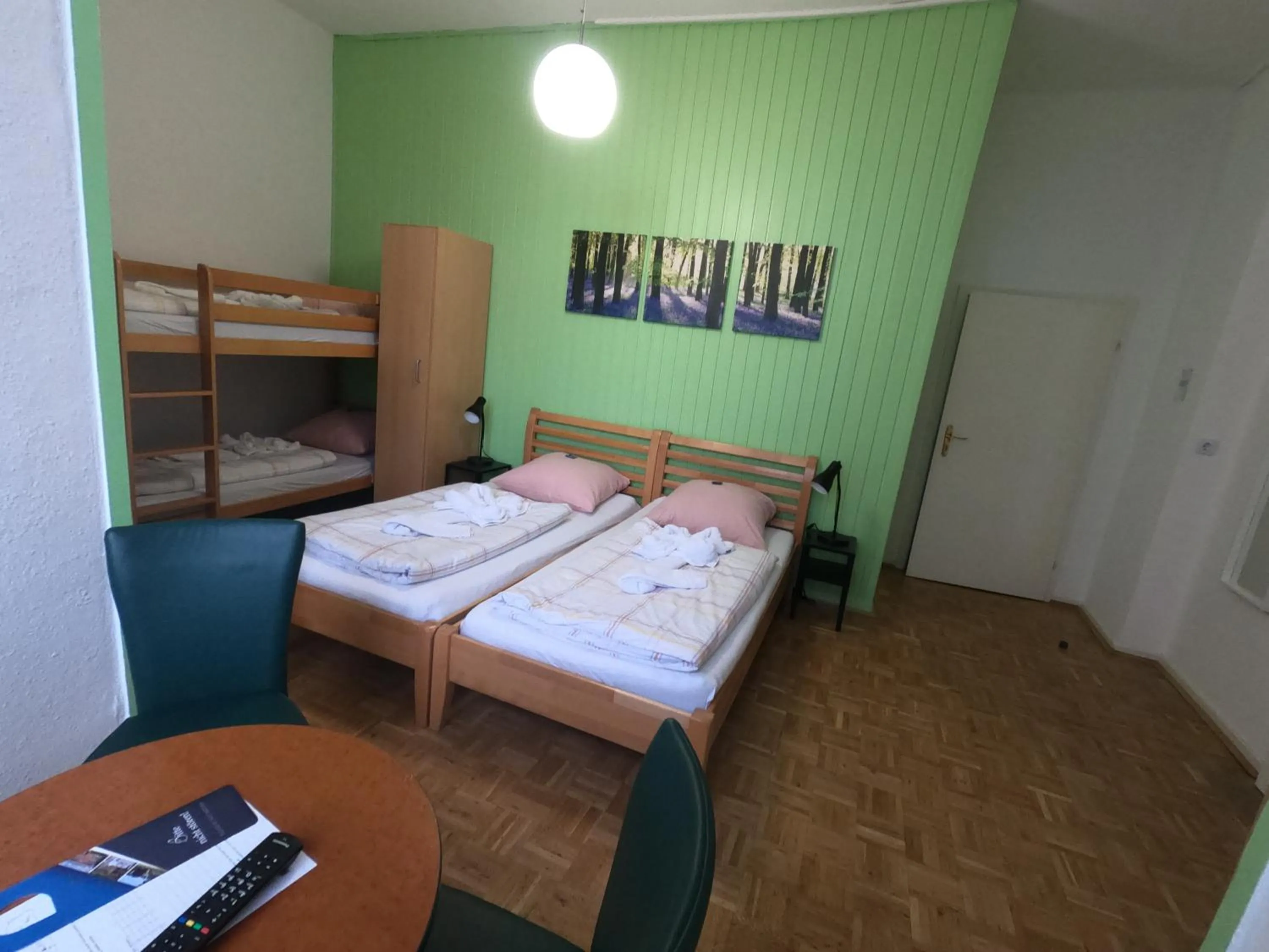 Photo of the whole room, Bed in Hotel Schloss Walbeck