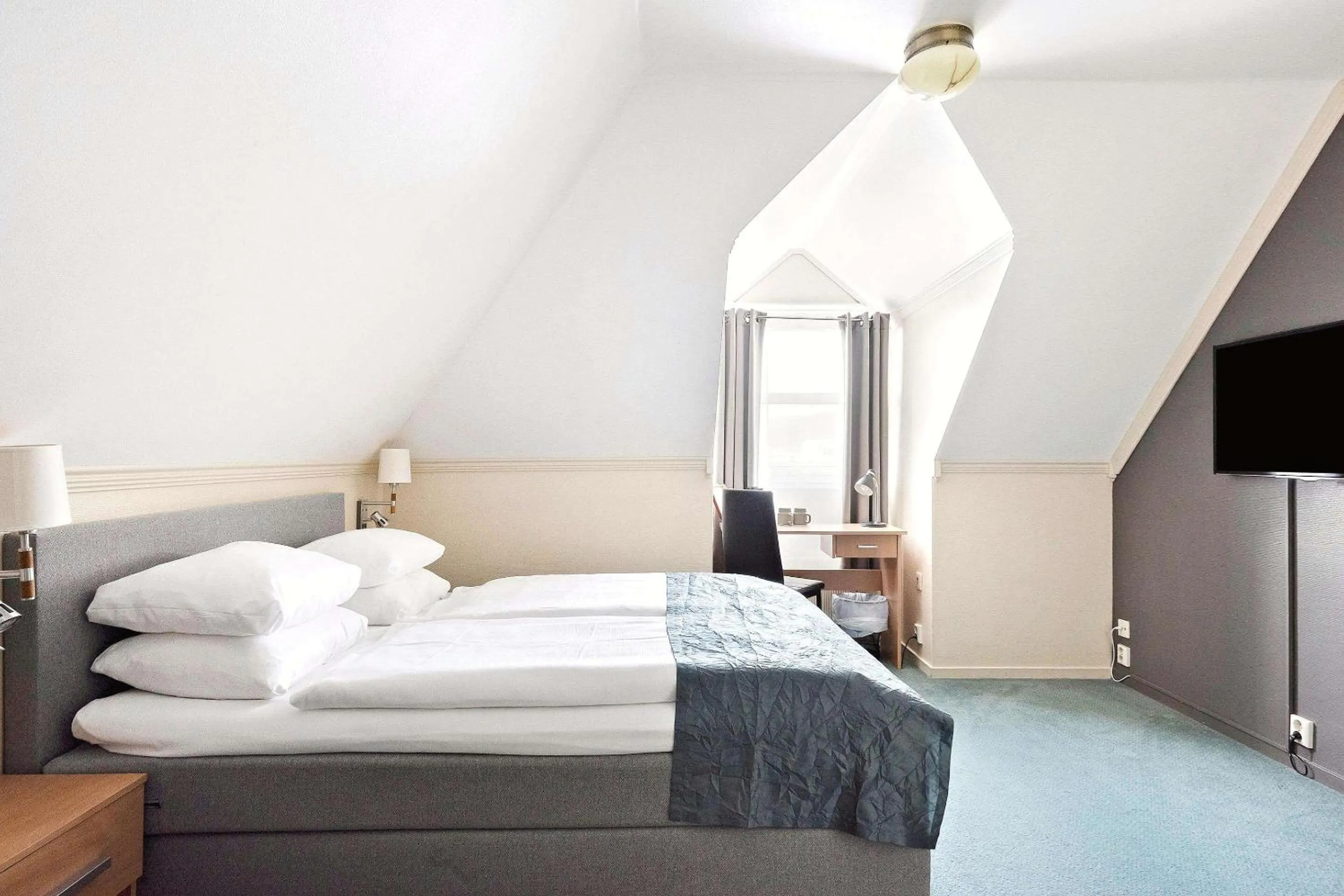 Bedroom, Bed in Sure Hotel by Best Western Ole Tobias