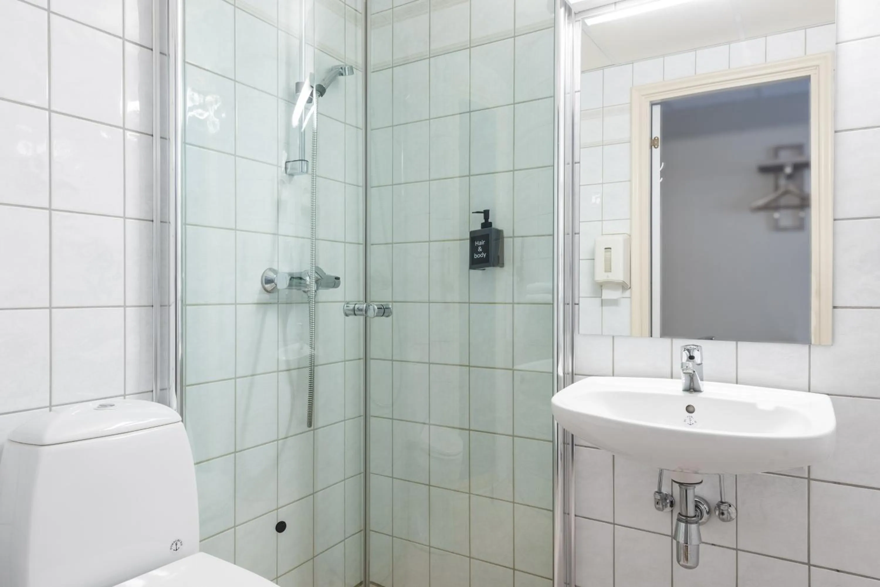 Bathroom in Sure Hotel by Best Western Ole Tobias