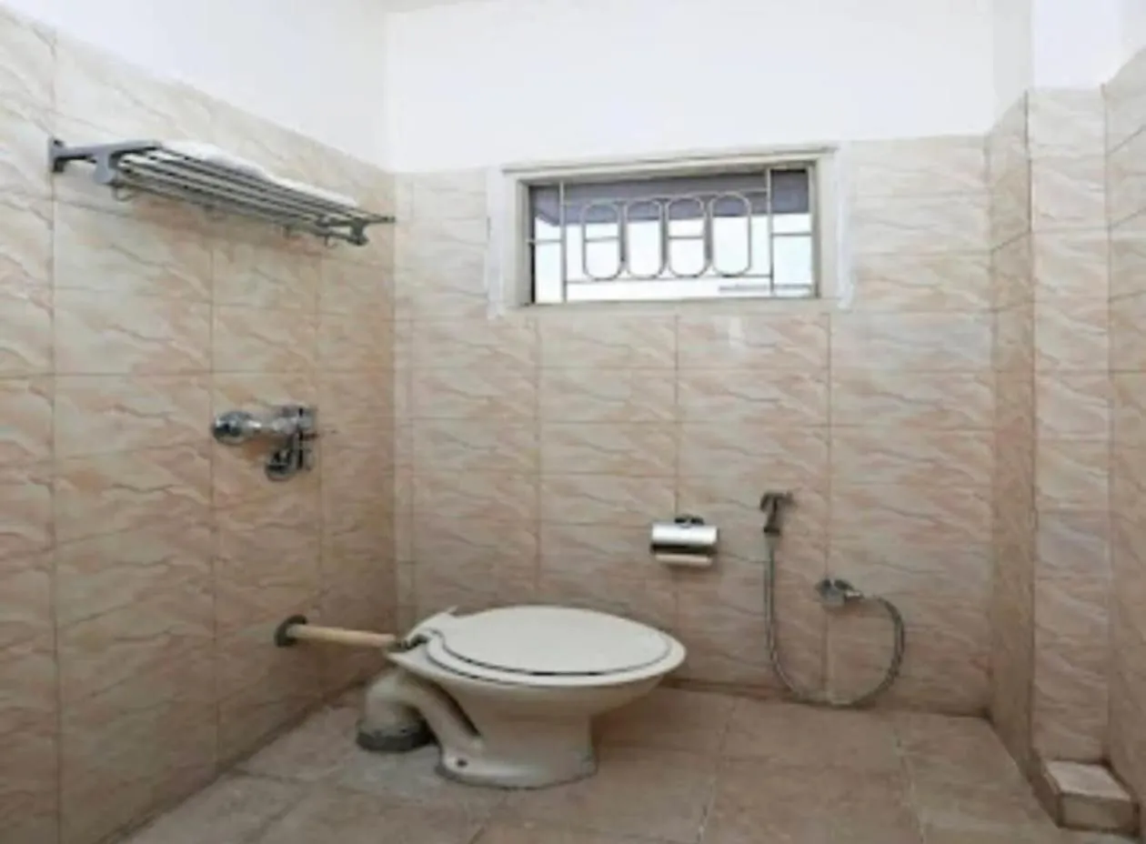 Shower in Hotel Vijay Palace
