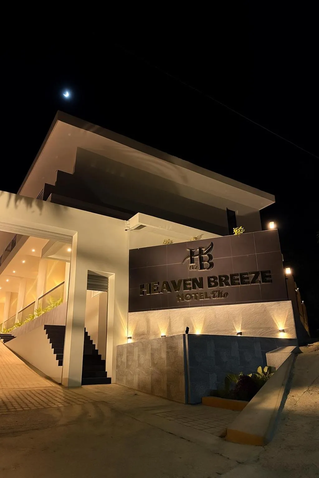 Property building in Heaven Breeze Hotel Ella
