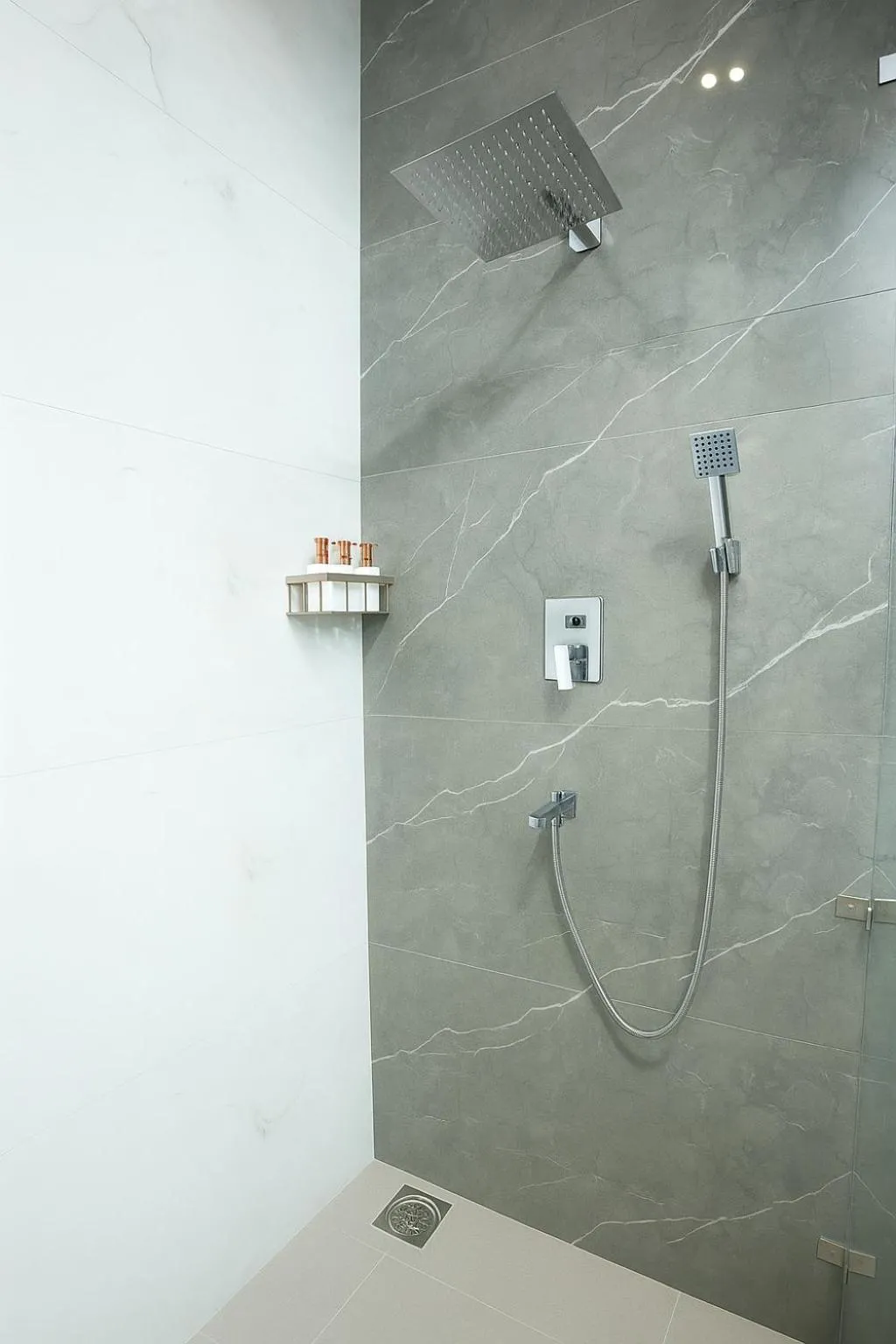 Shower in Heaven Breeze Hotel Ella