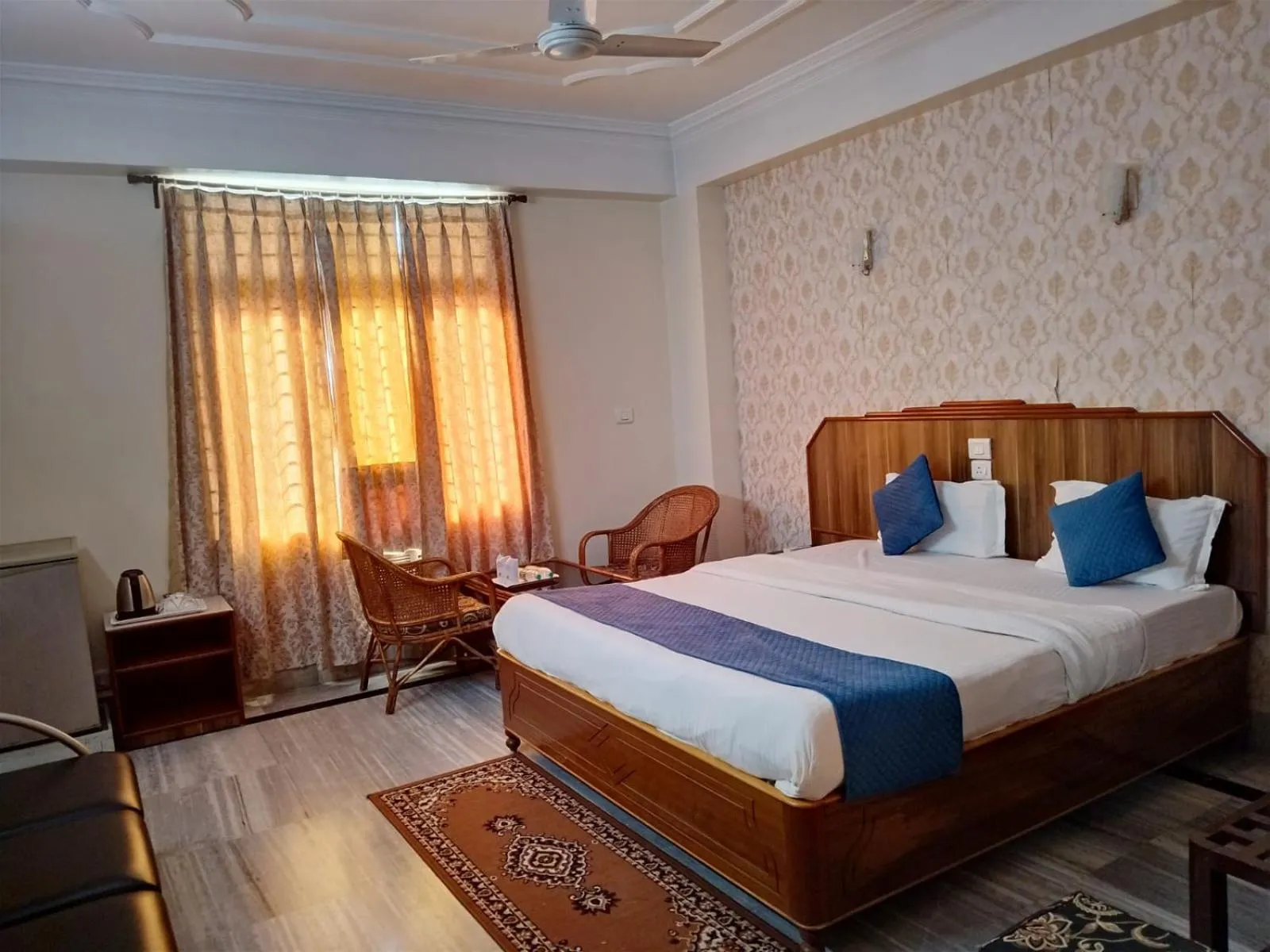 room service, Bed in Hotel Priya Palace