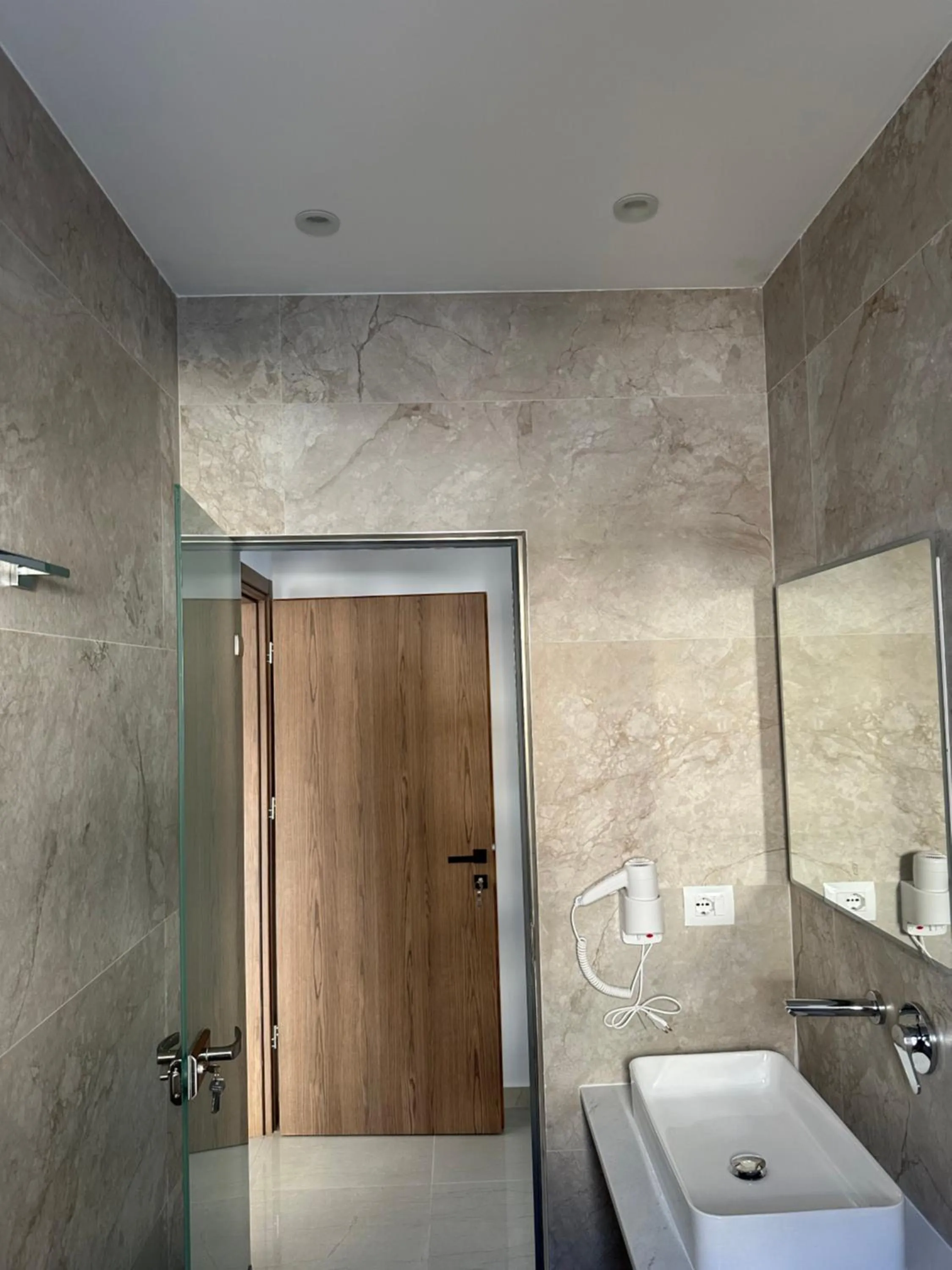 Shower in Hotel Edola