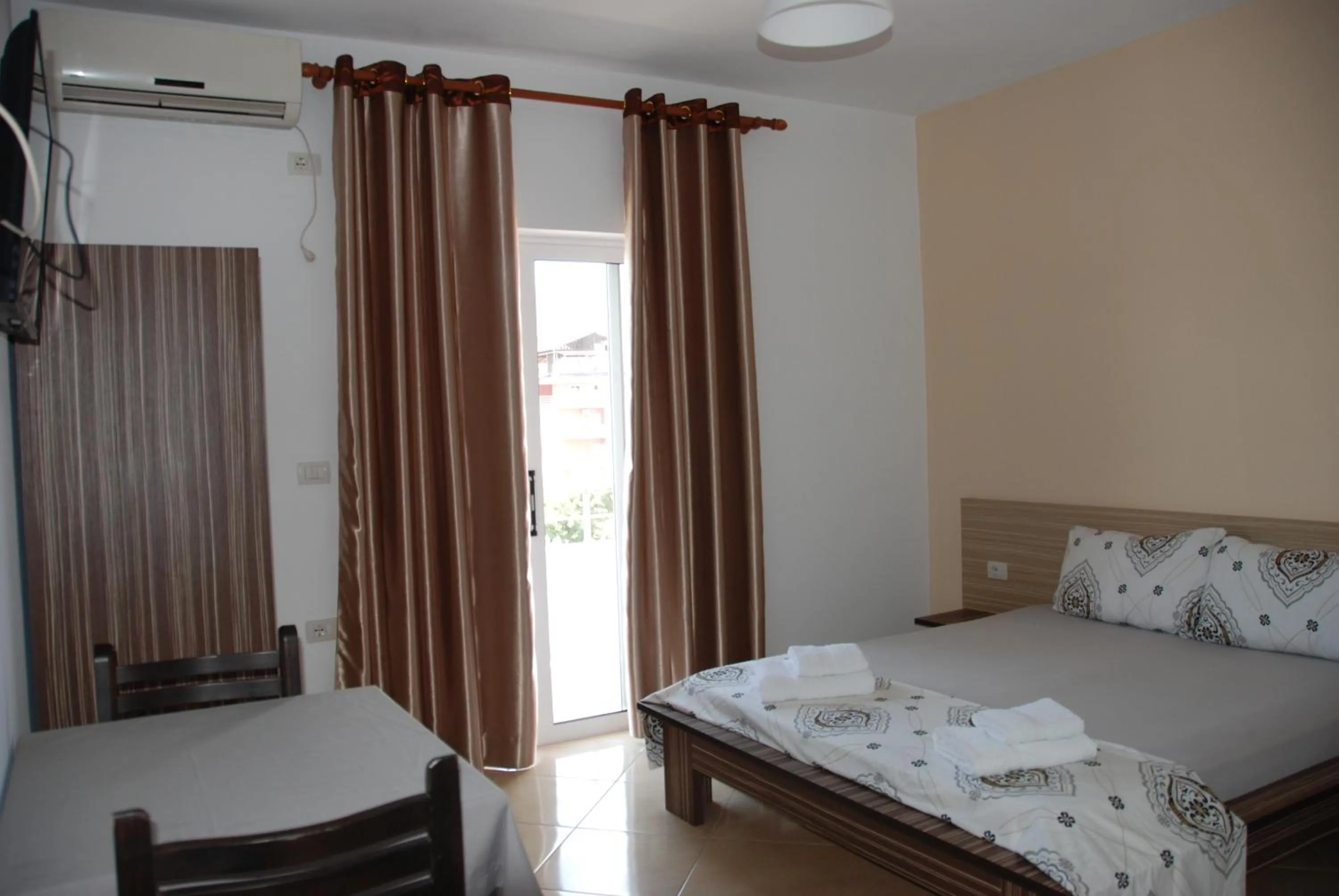 Photo of the whole room, Bed in Hotel Edola