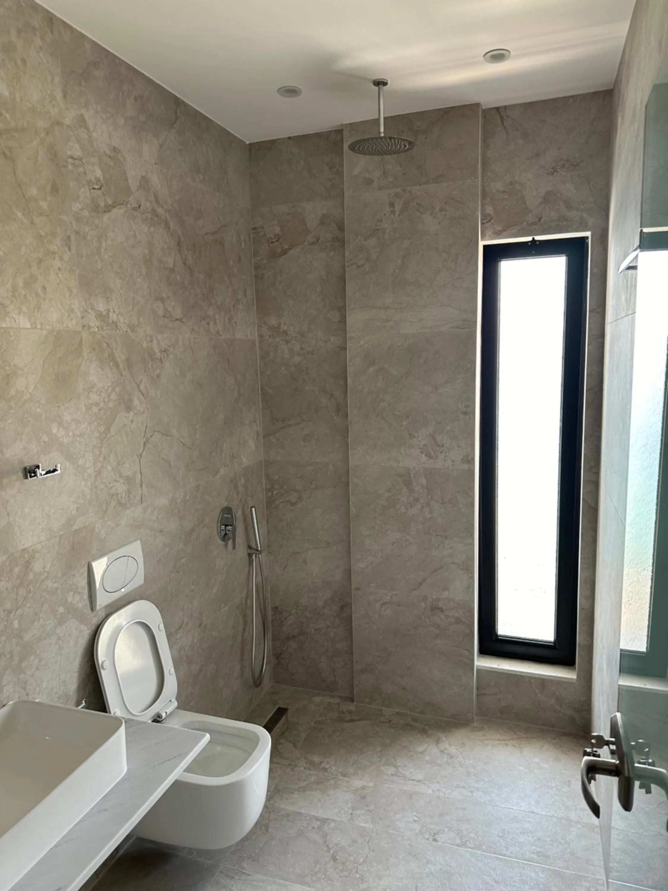 Shower in Hotel Edola