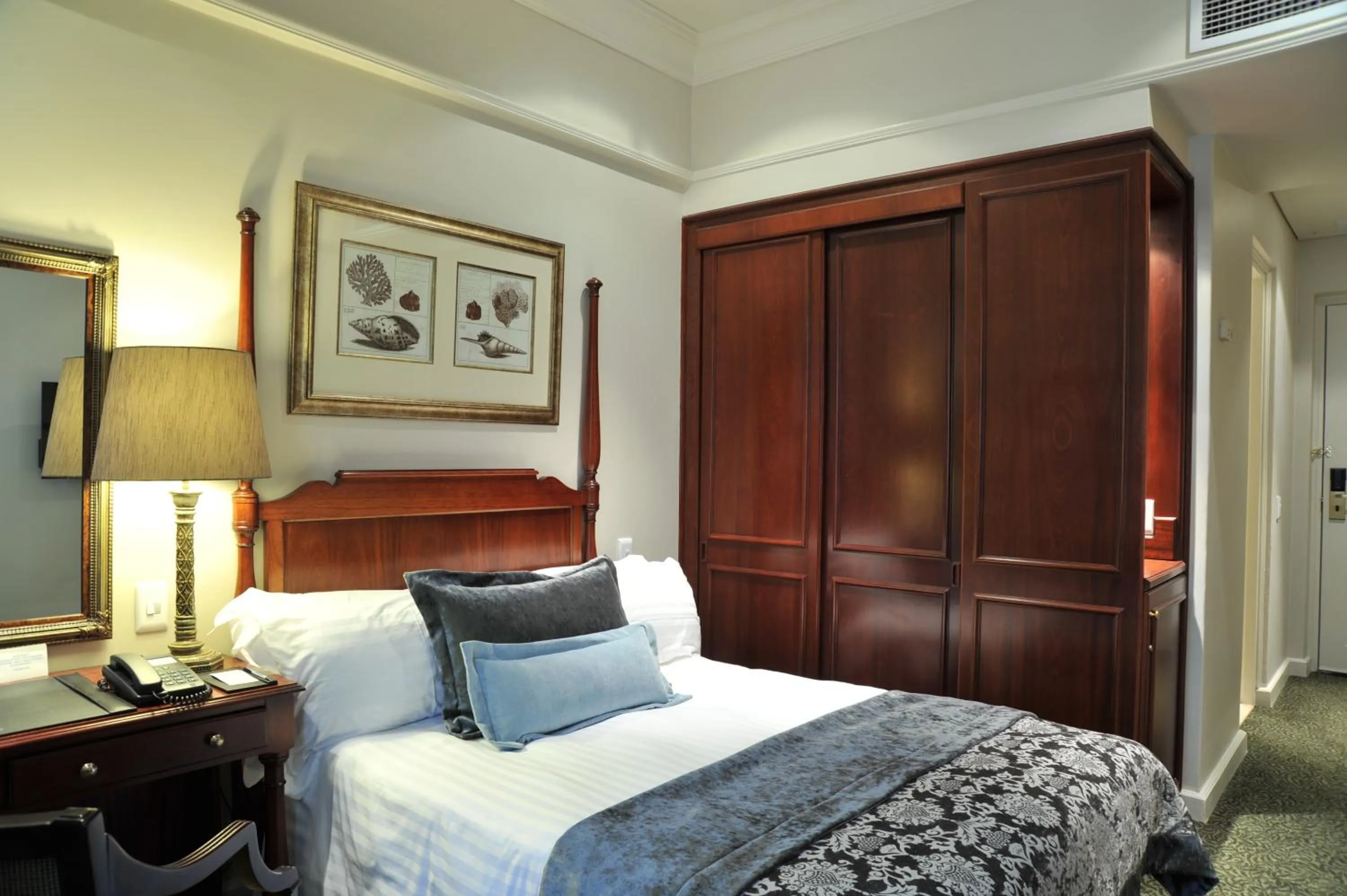 Bedroom, Bed in The Edward