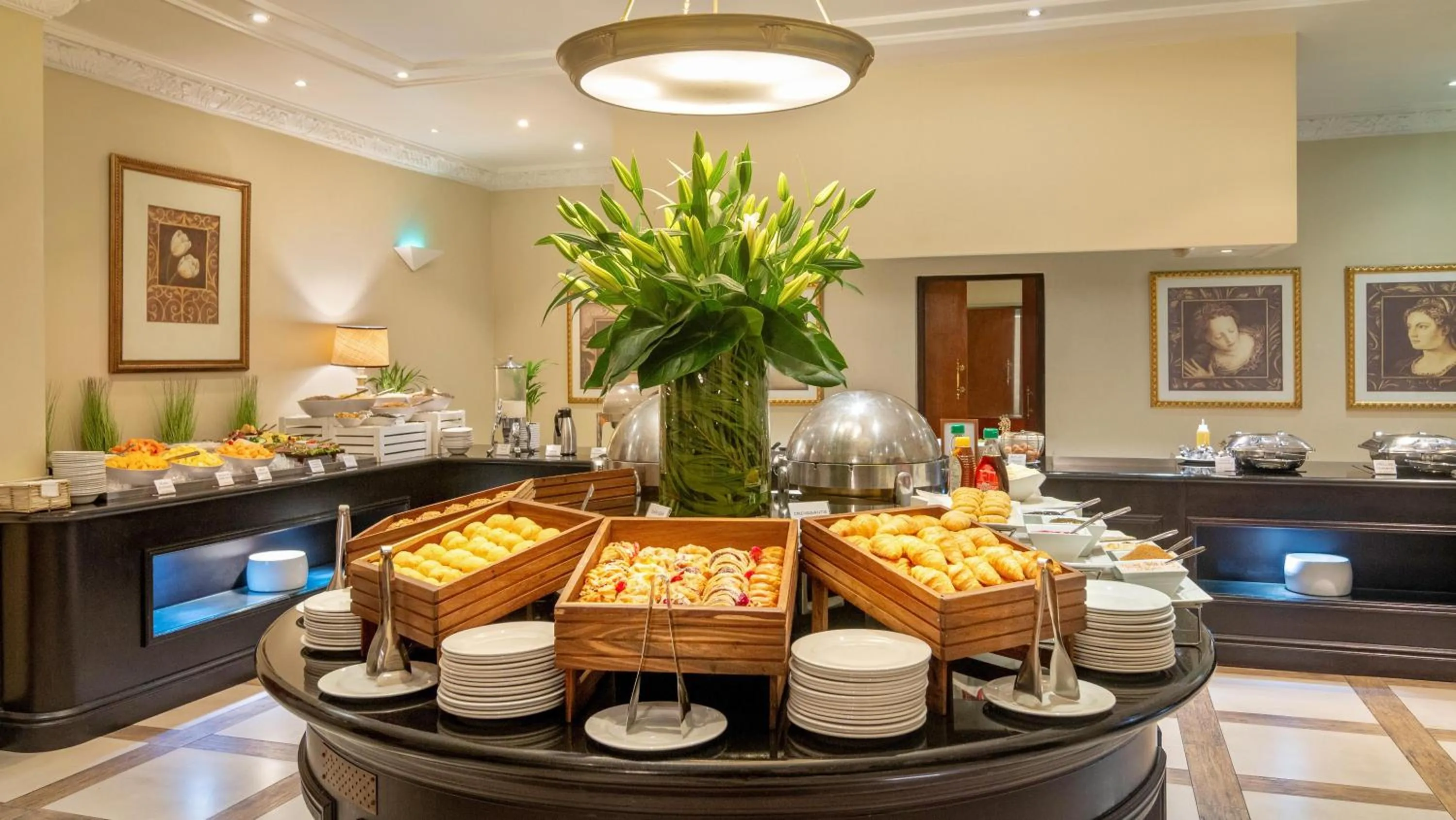 Restaurant/places to eat in The Edward