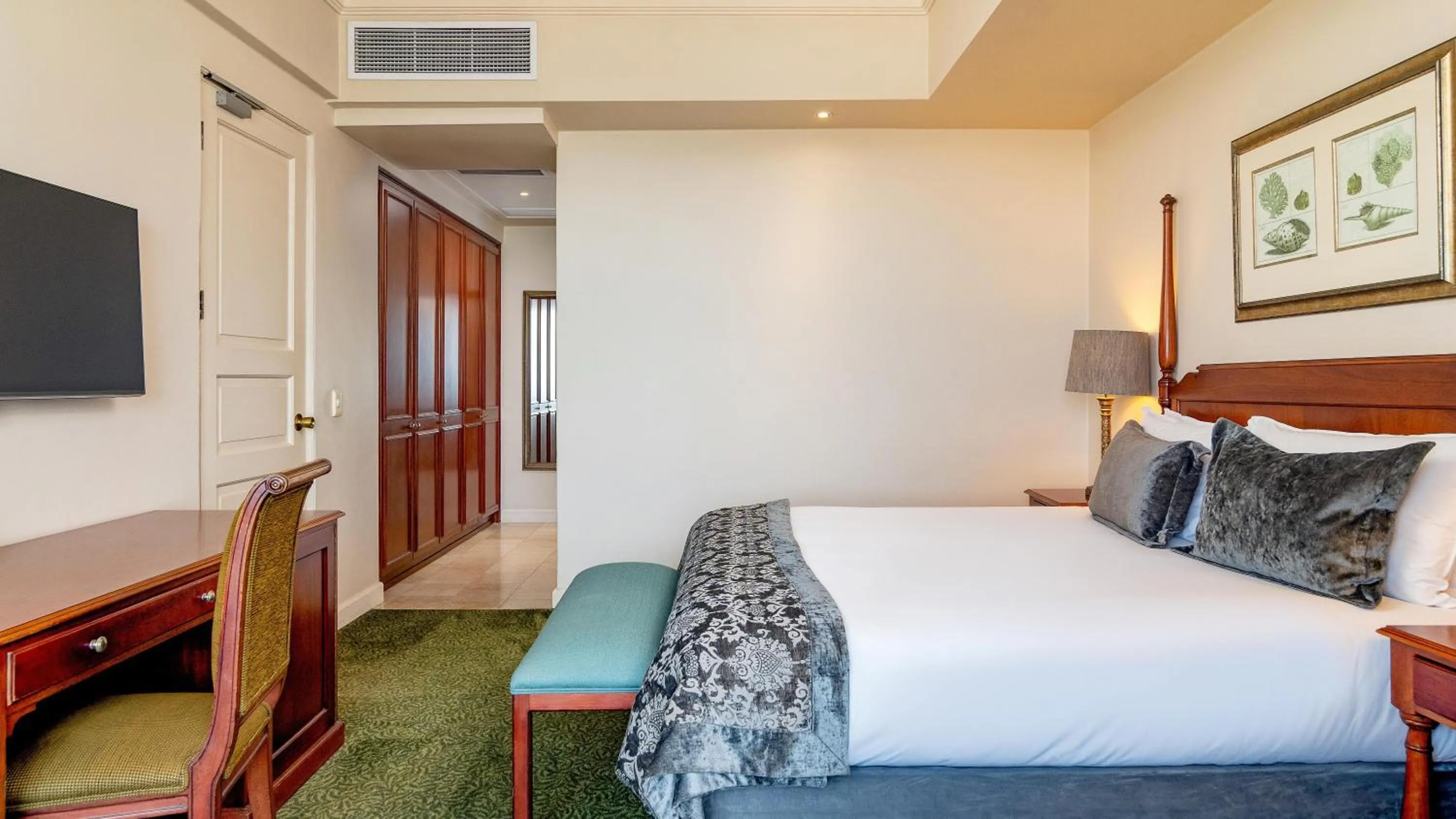 Bedroom, Bed in The Edward