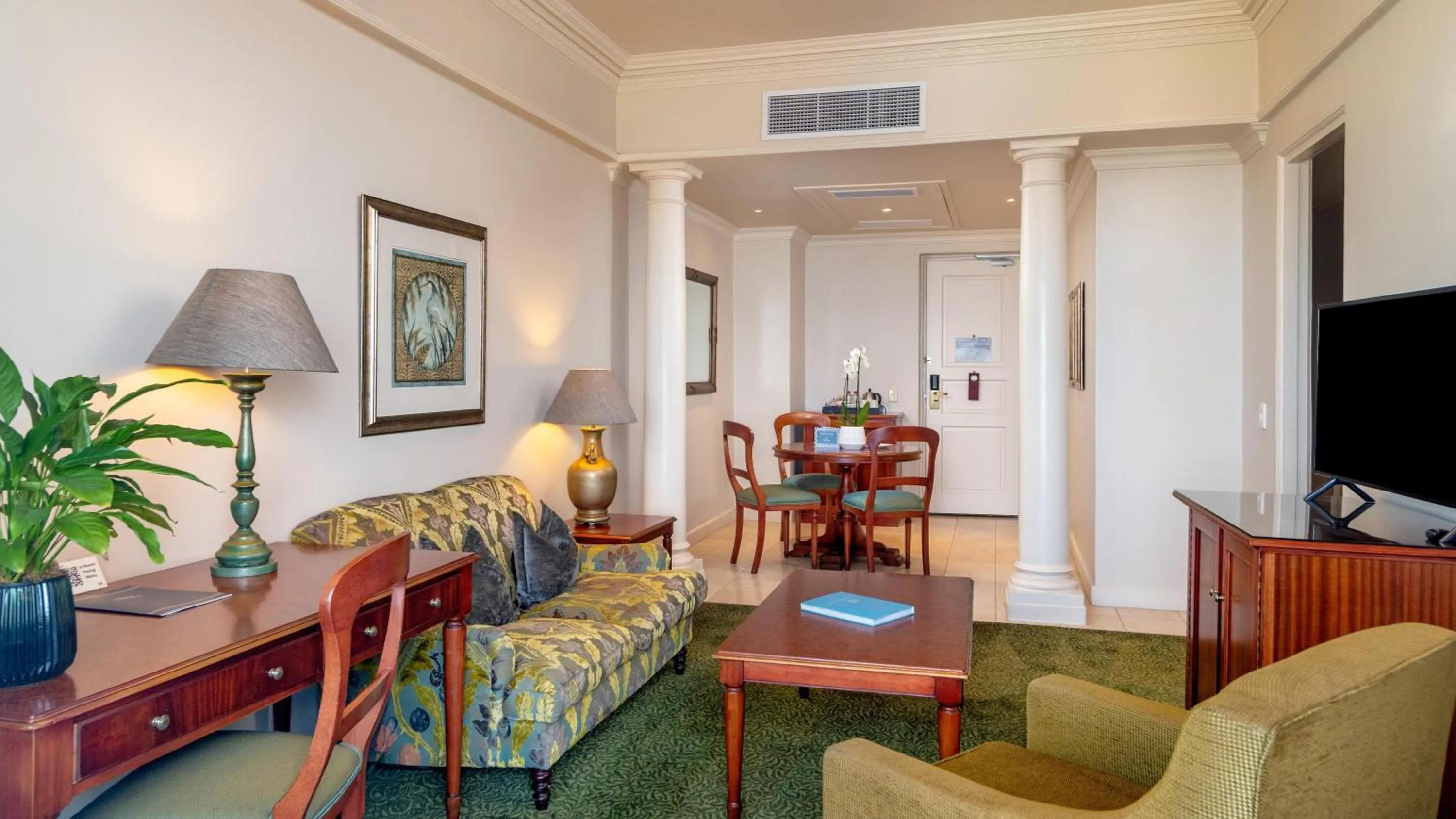 Photo of the whole room in The Edward