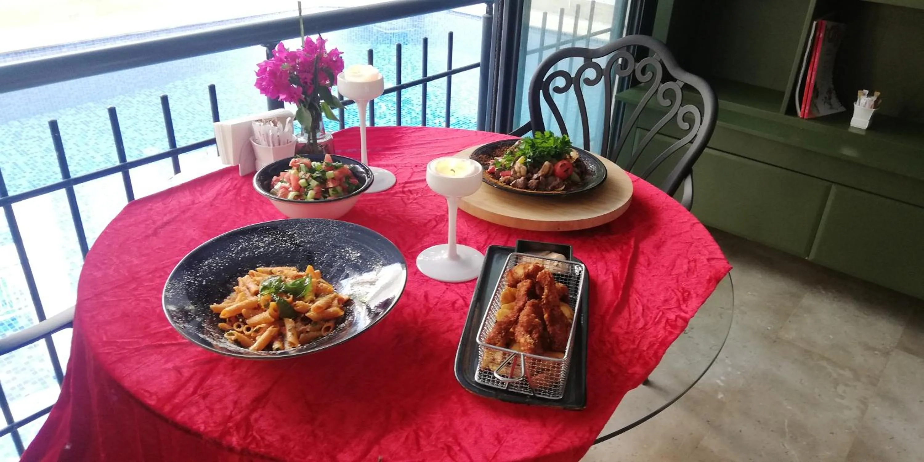 Restaurant/places to eat in Nun Hotel