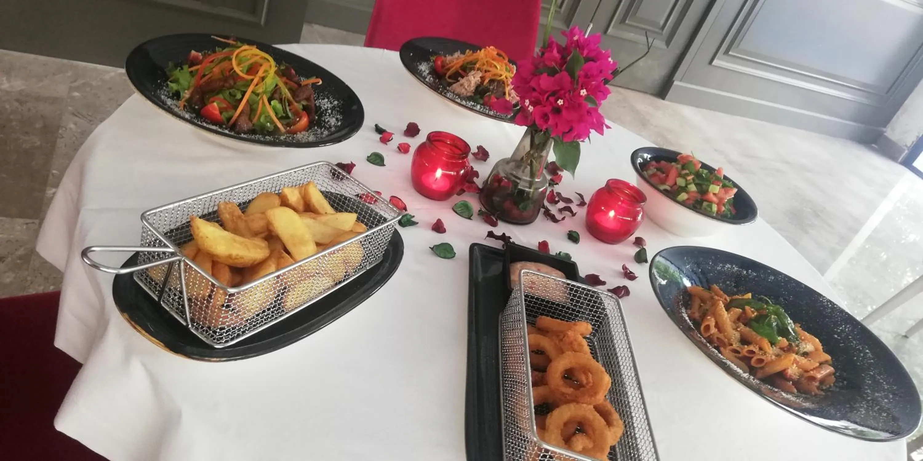 Restaurant/places to eat in Nun Hotel