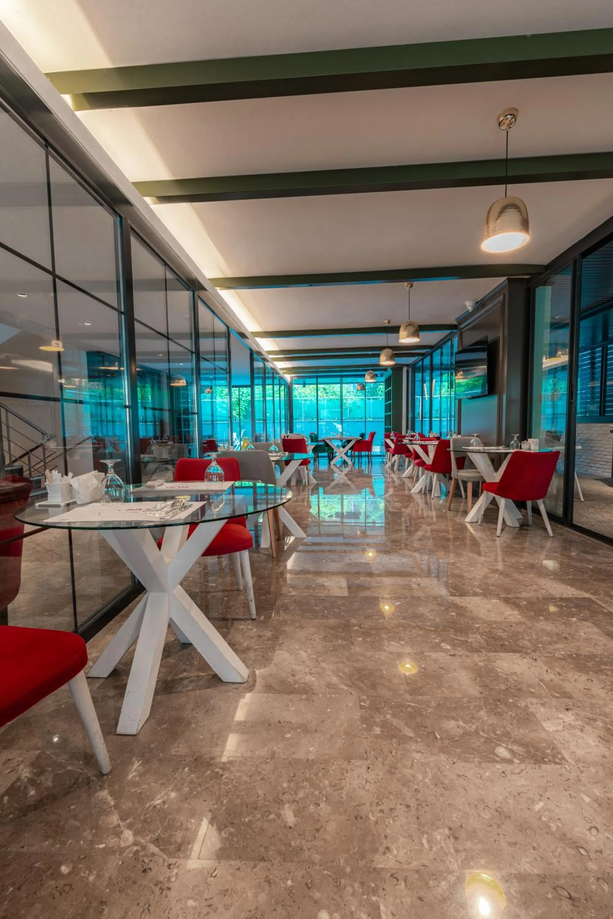 Restaurant/places to eat in Nun Hotel