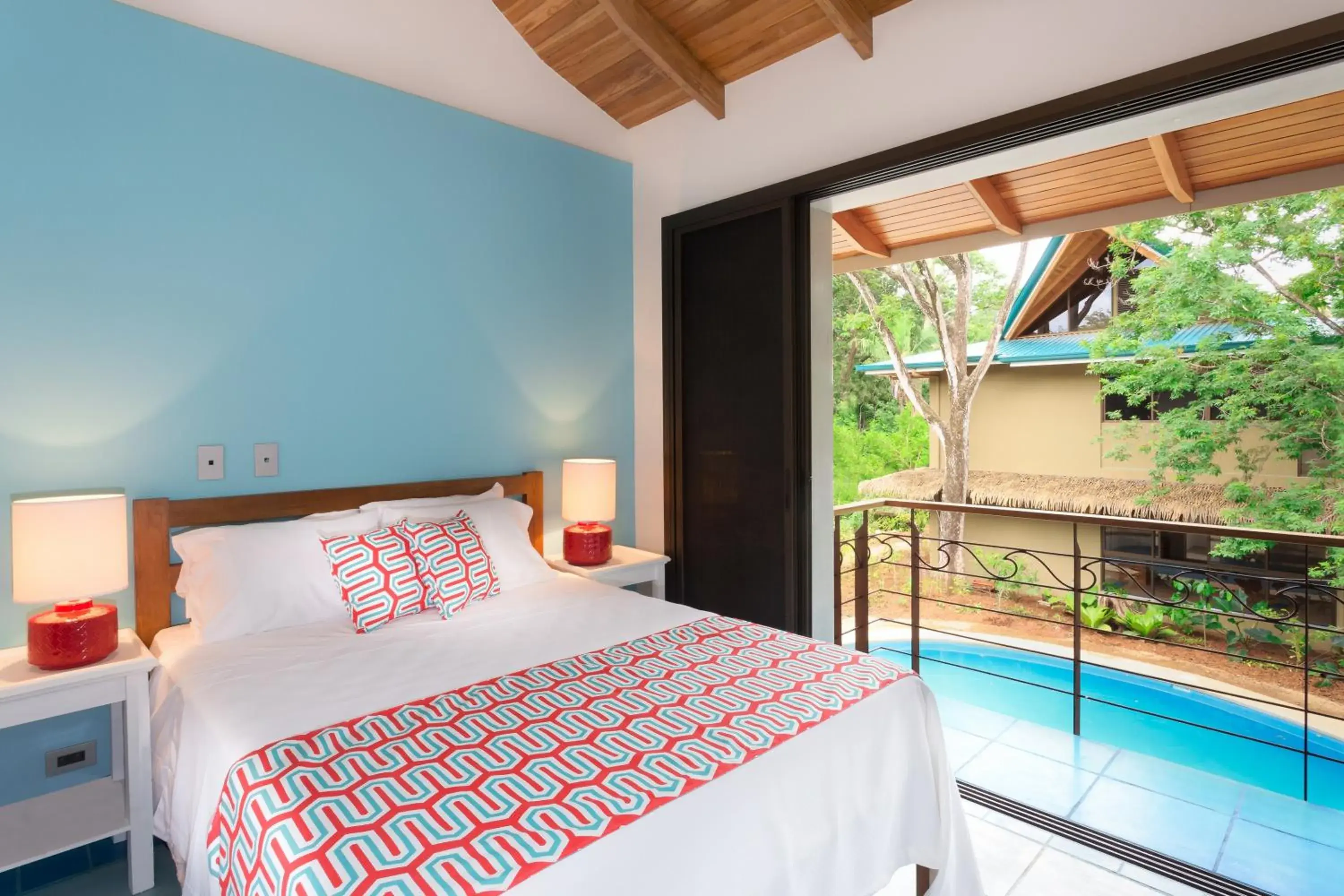 Poolside Suite - single occupancy in Olas Verdes Hotel Poolside Suite - single occupancy in Olas Verdes Hotel