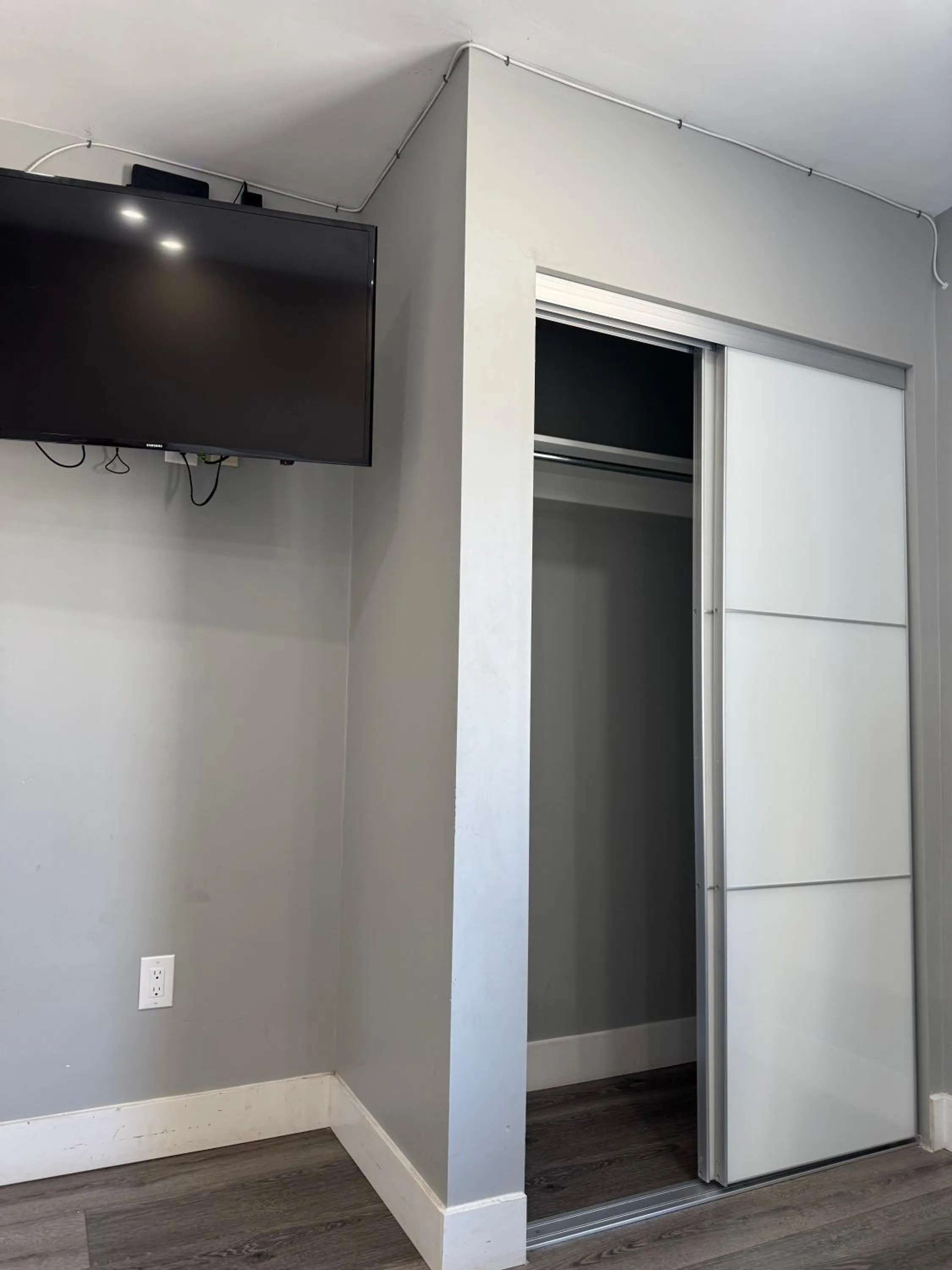 wardrobe in Holiday Lodge