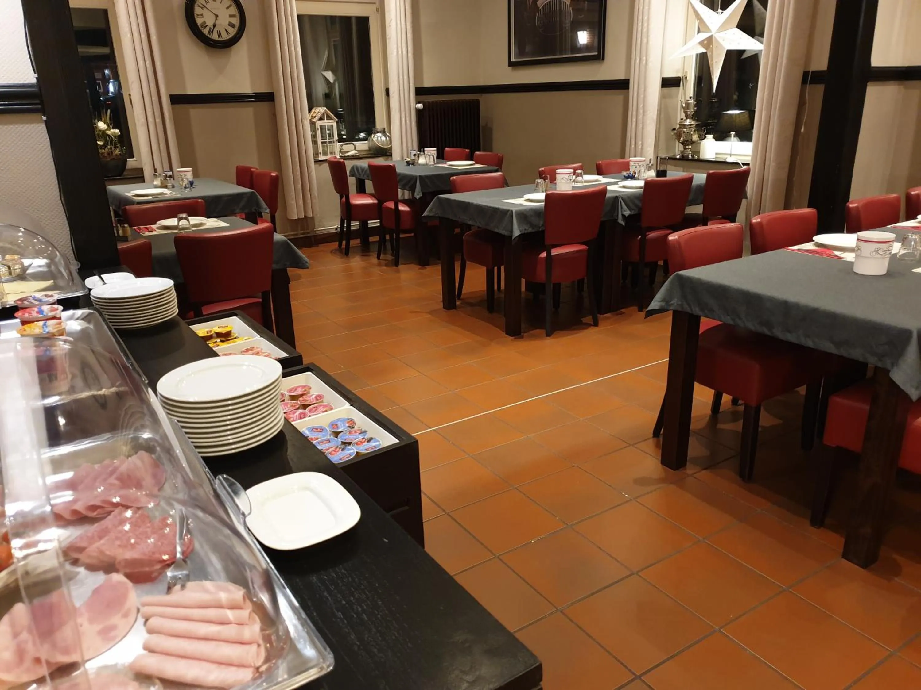 Restaurant/places to eat in Hotel Knipper
