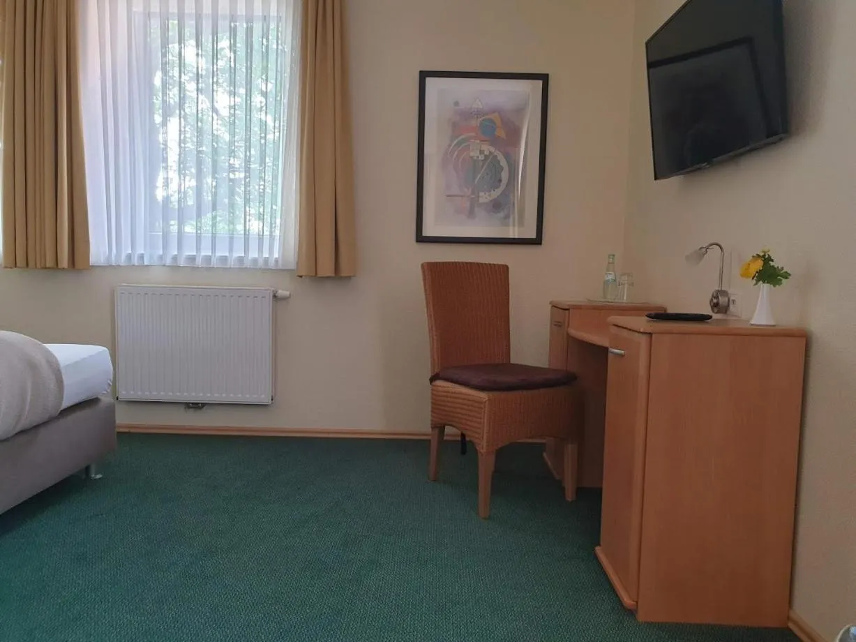 Bedroom, Bed in Hotel Knipper