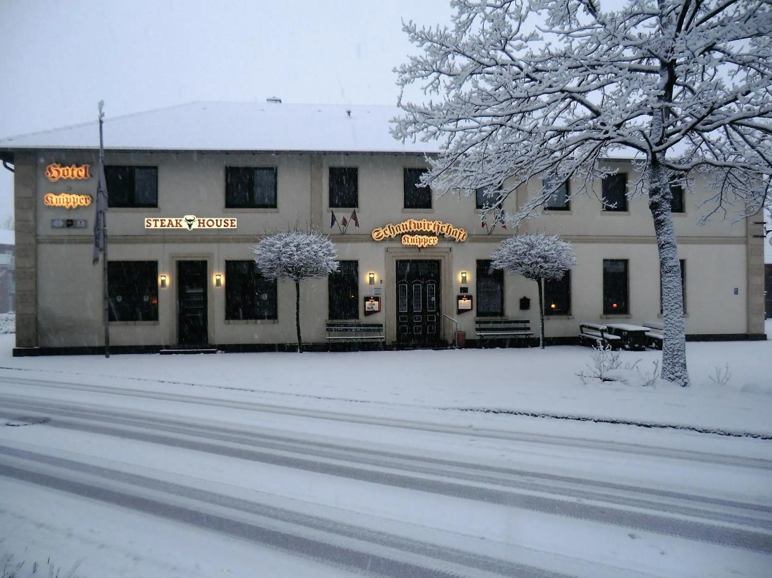 Facade/entrance in Hotel Knipper