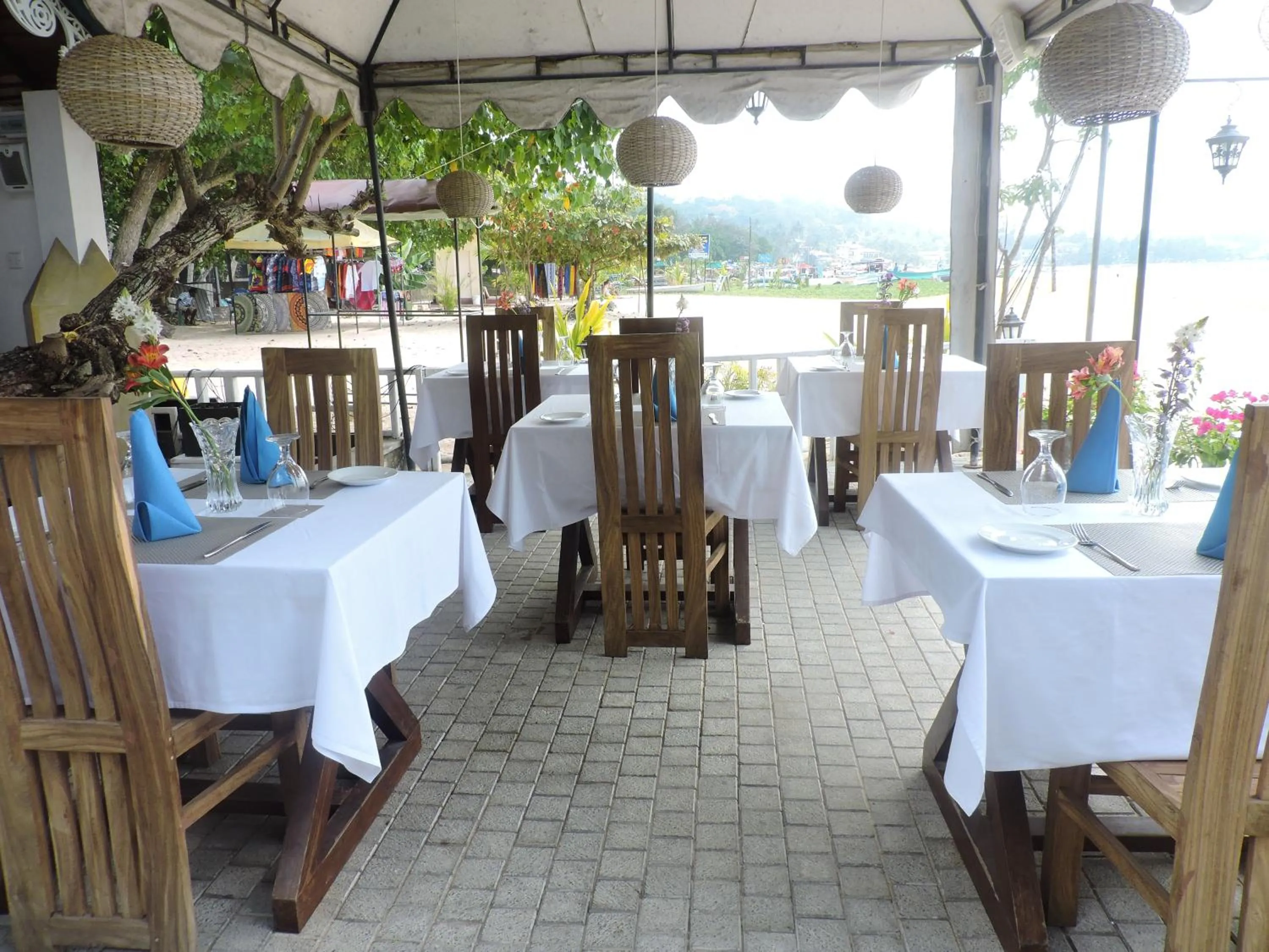 Restaurant/places to eat in The Villa Hotel