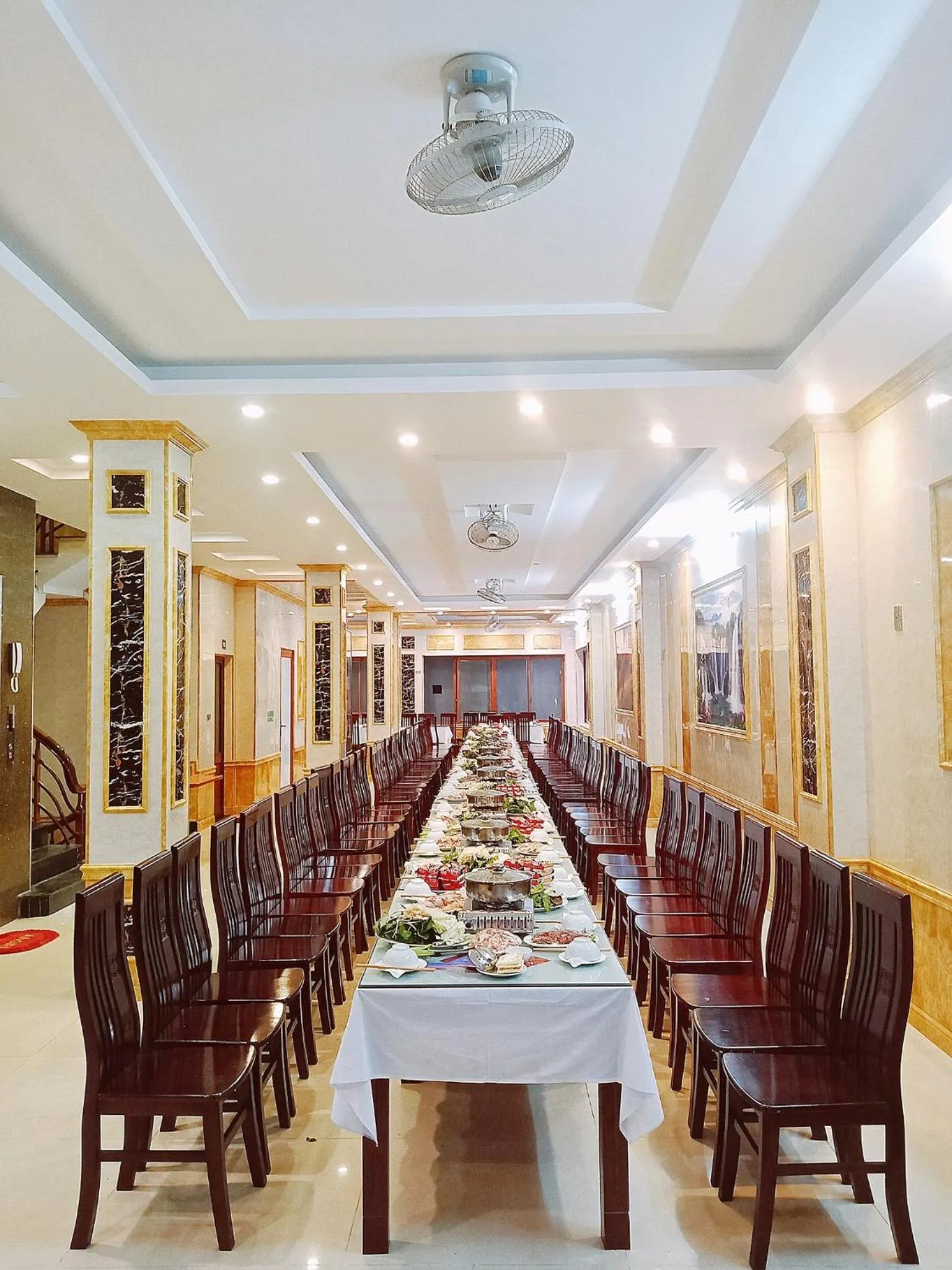 Restaurant/places to eat in Anh Minh Hotel